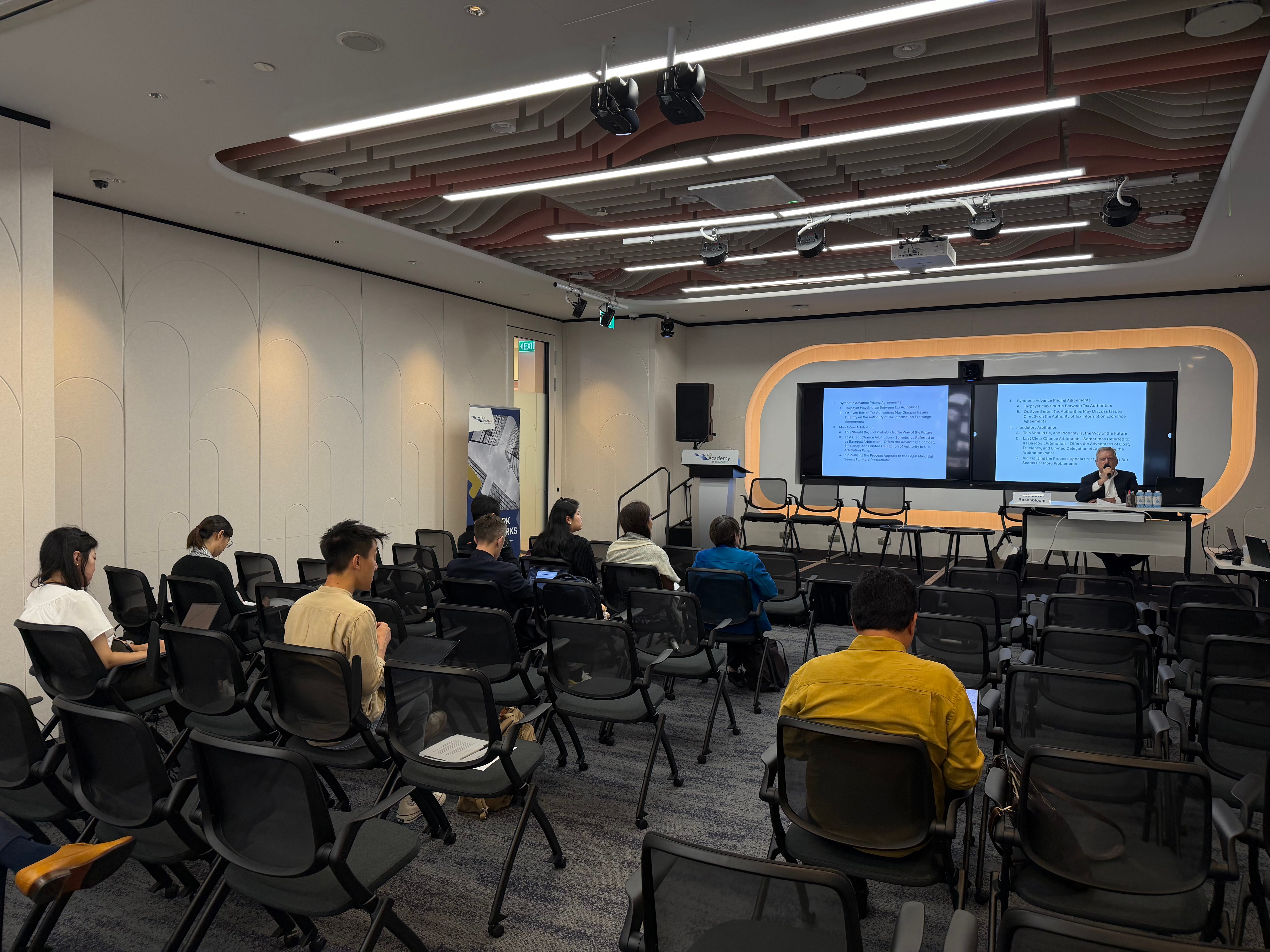 Professor Rosenbloom conducting the final session of the Masterclass.