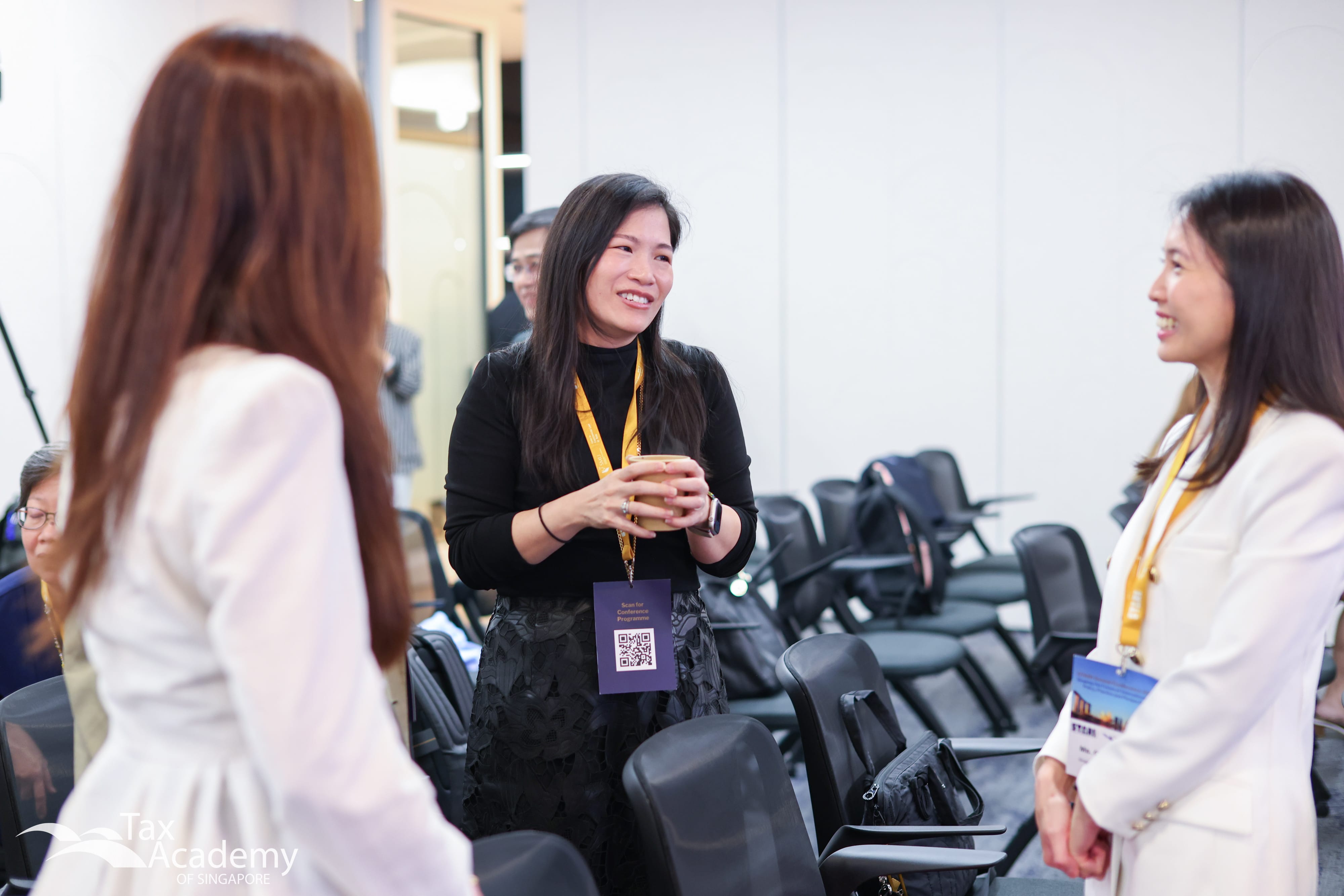 Deputy Commissioner of IRAS, Ms Quek Su Lynn, having a conversation with VIPs.