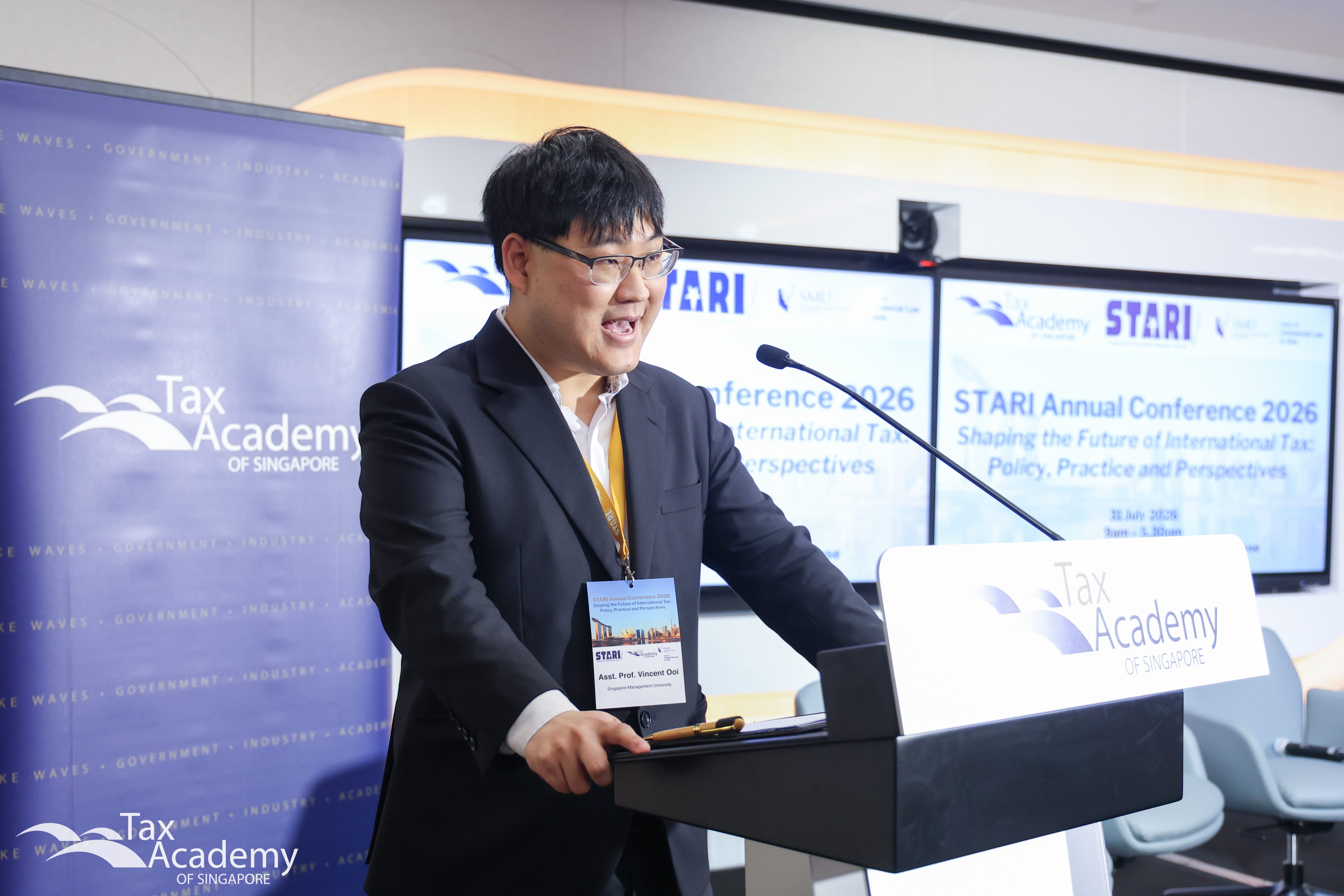 Head of STARI, Professor Vincent Ooi giving the emceeing at the STARI Conference 2026