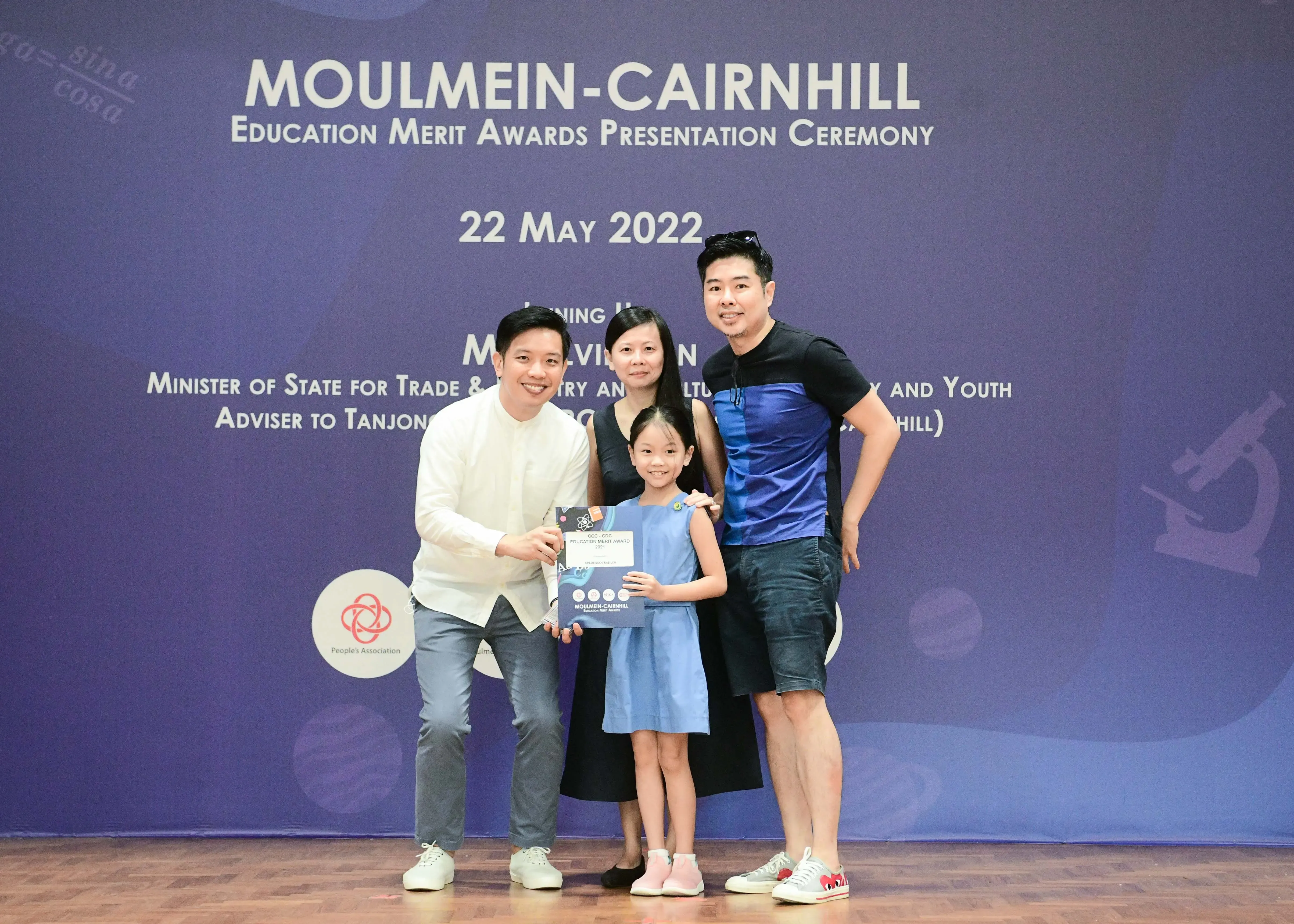 Four people pose with a certificate at the Moulmein-Cairnhill Education Merit Awards Presentation Ceremony on 22 May 2022.