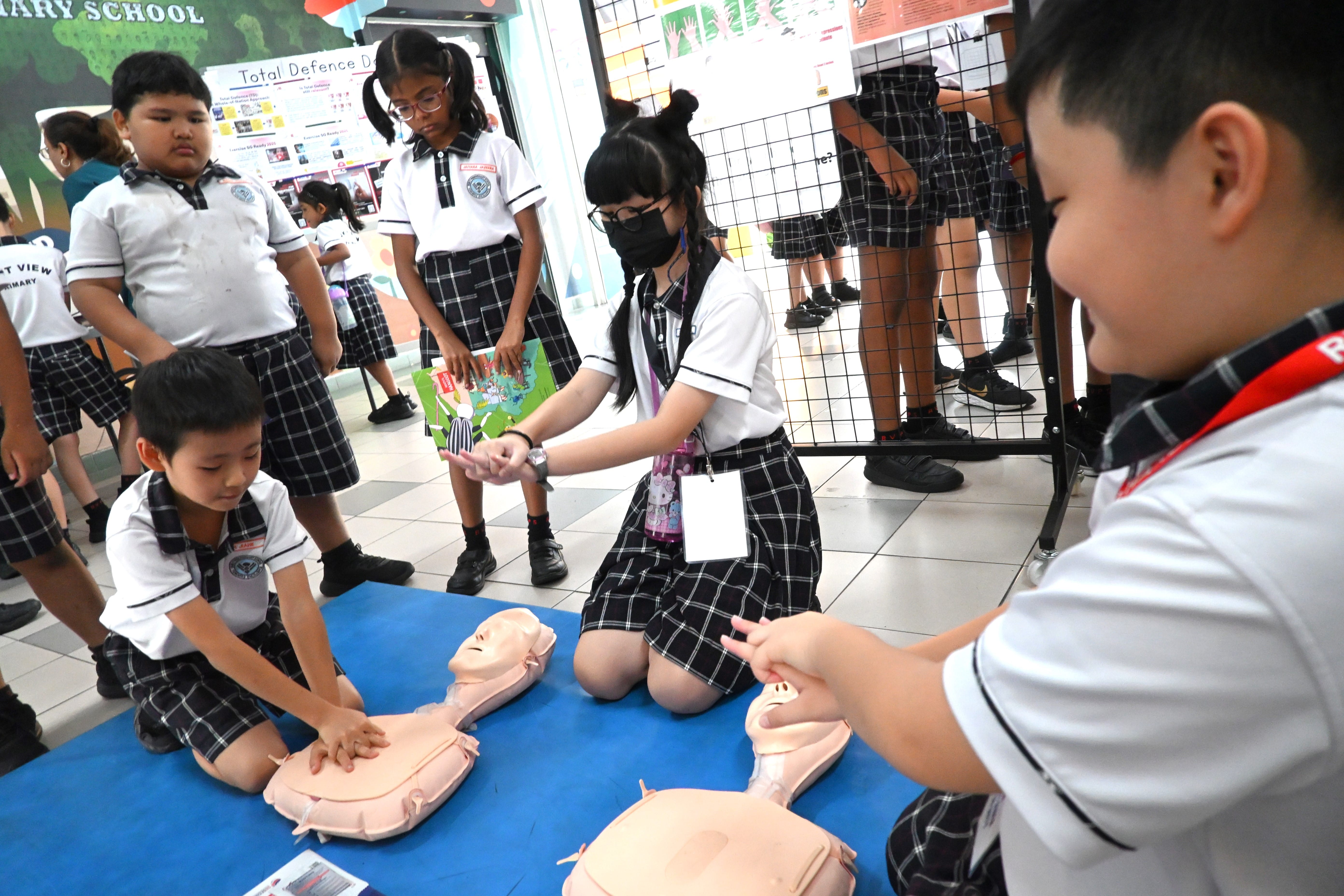 Links demonstrating CPR during 2025 Total Defence Recess Booth