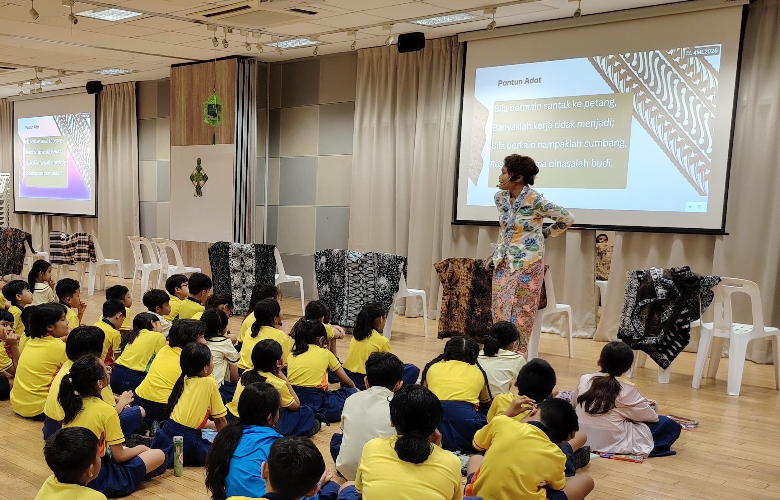 P4 students gathered together to learn about the traditional Malay sarong