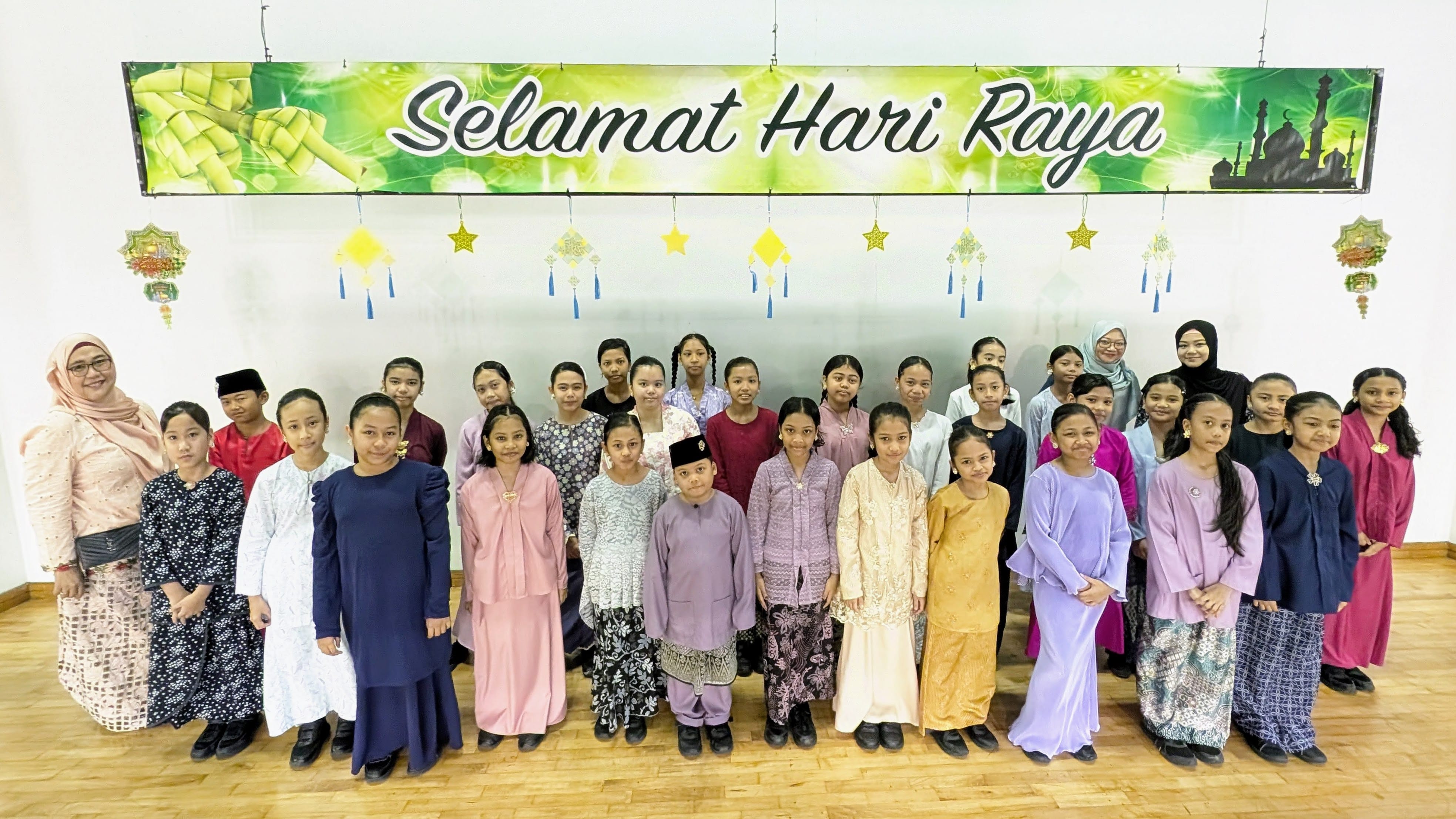 Former Malay Dance CCA members come together to perform a beautiful Malay Dance performance