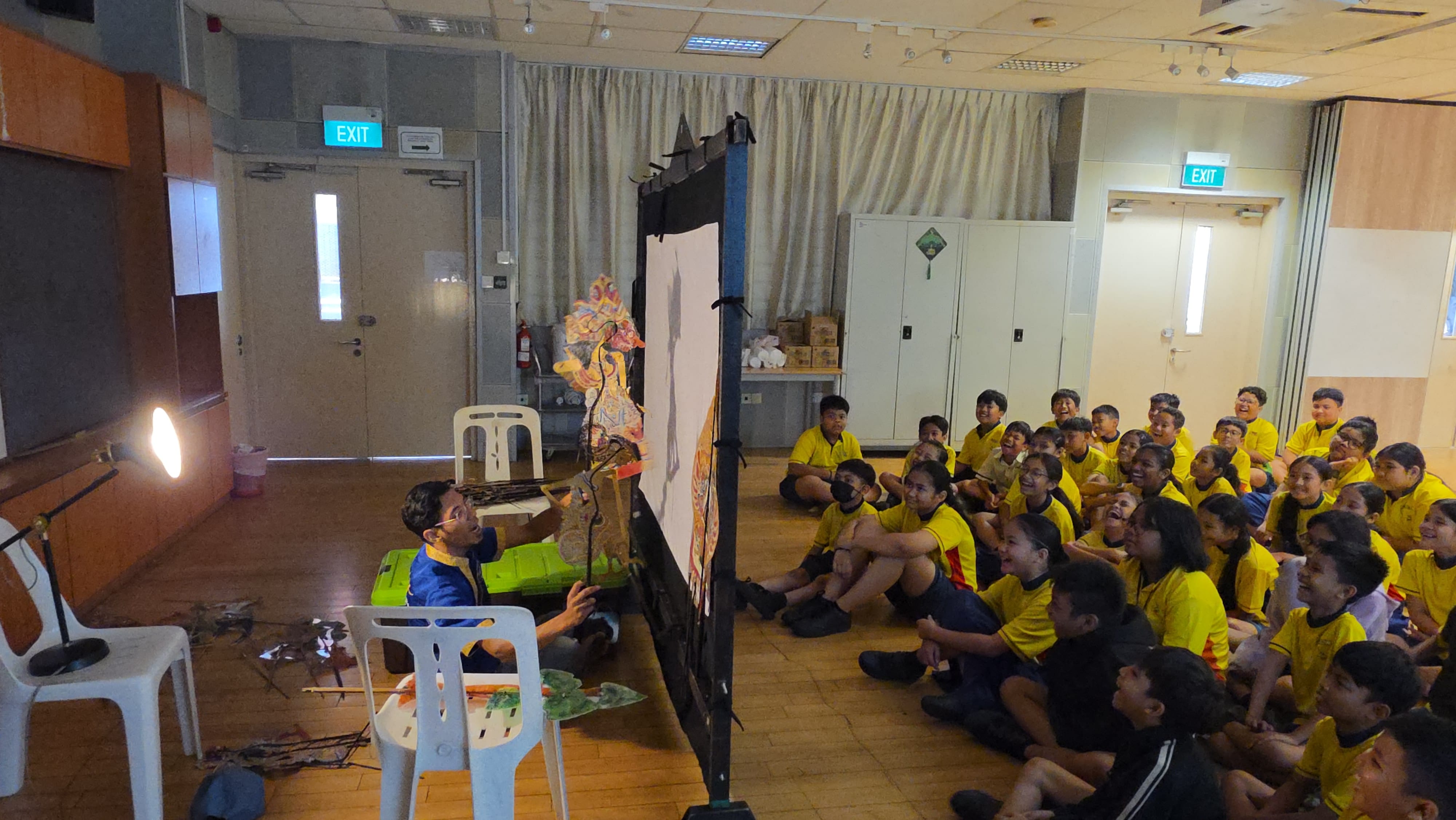 P5 students gathered together to watch a Wayang Kulit performance with lots of joy and laughter