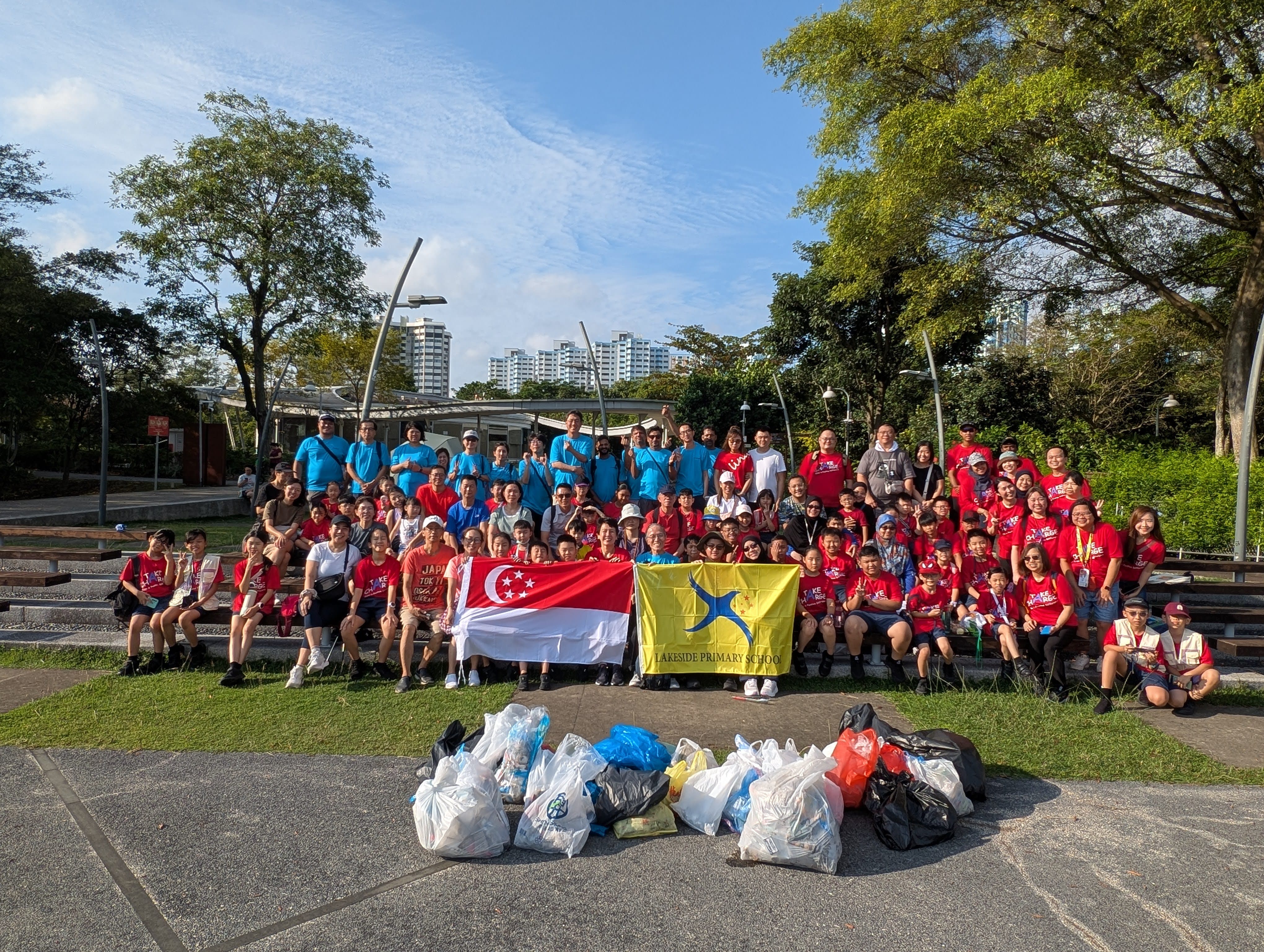 Representatives from PacificLight Pte Ltd, students and staff from Lakeside Primary gathered for the group photo together