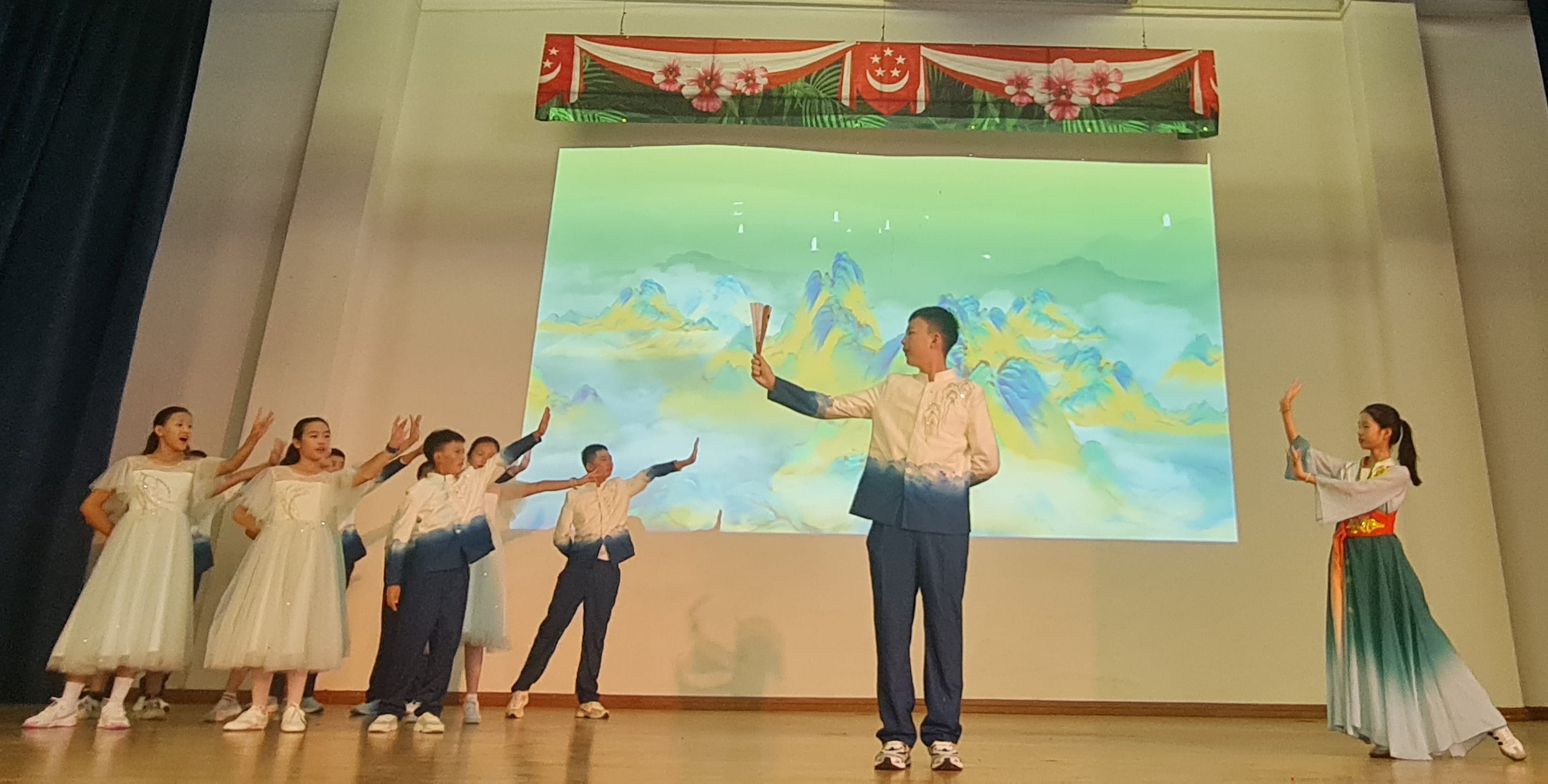 Students from Suzhou Xiangcheng No.1 Experimental School performing their cultural dance