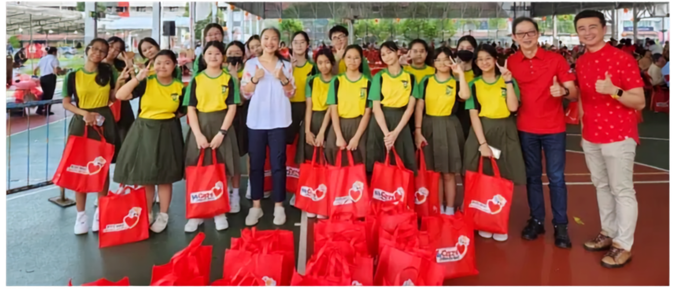 Student Councillors distributed festive red packets to eligible seniors aged 65 and above. This is an annual event organized by Nee Soon South Community Development & Welfare Fund Committee.