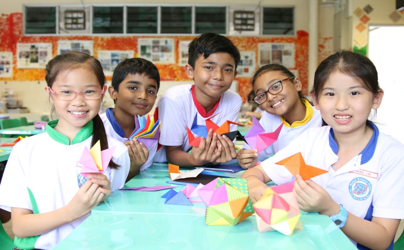 Our pupils with their 3-dimensional geometric models
