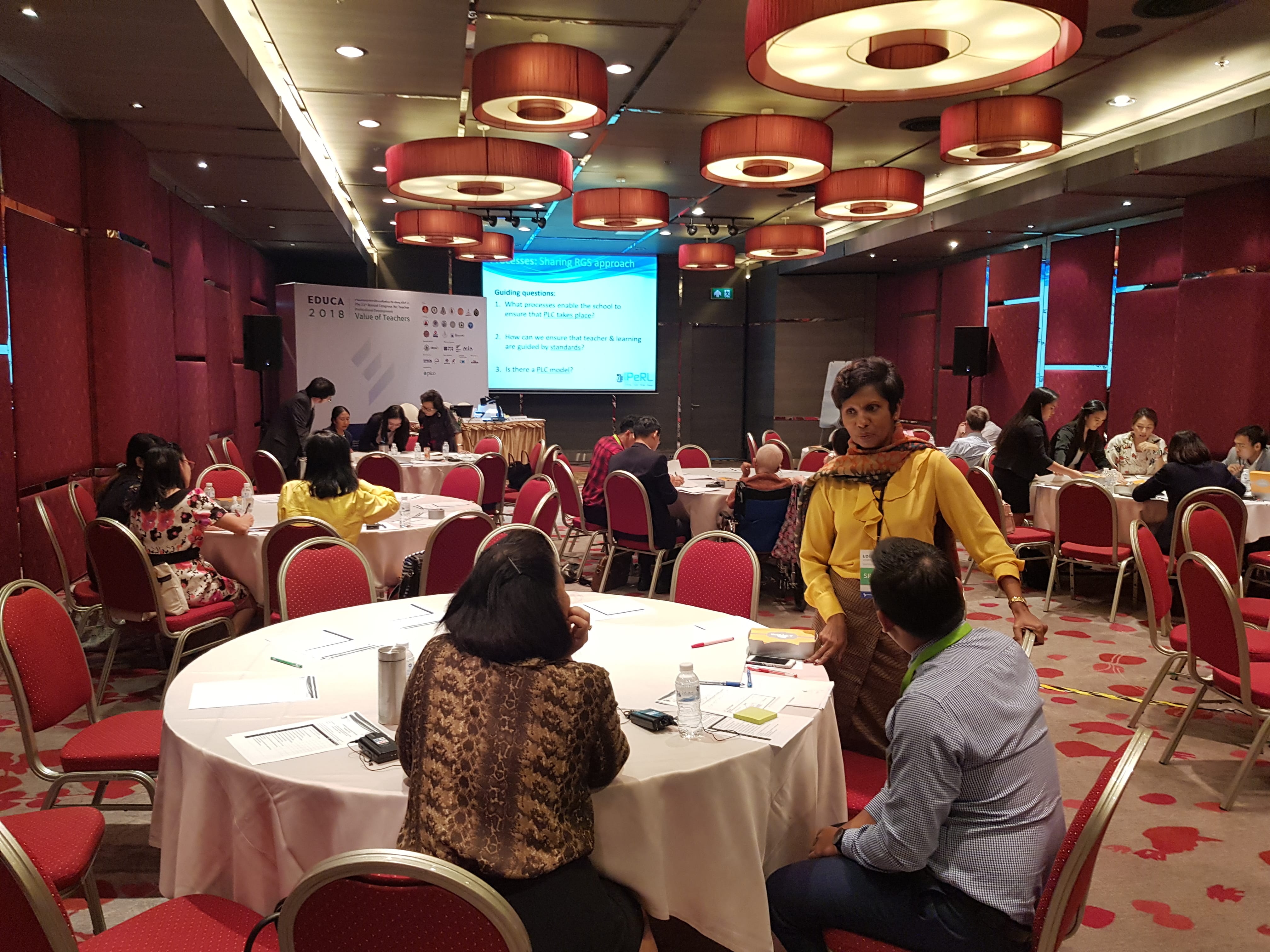 Mrs. Cheriyan interacts with workshop attendees at EDUCA 2018