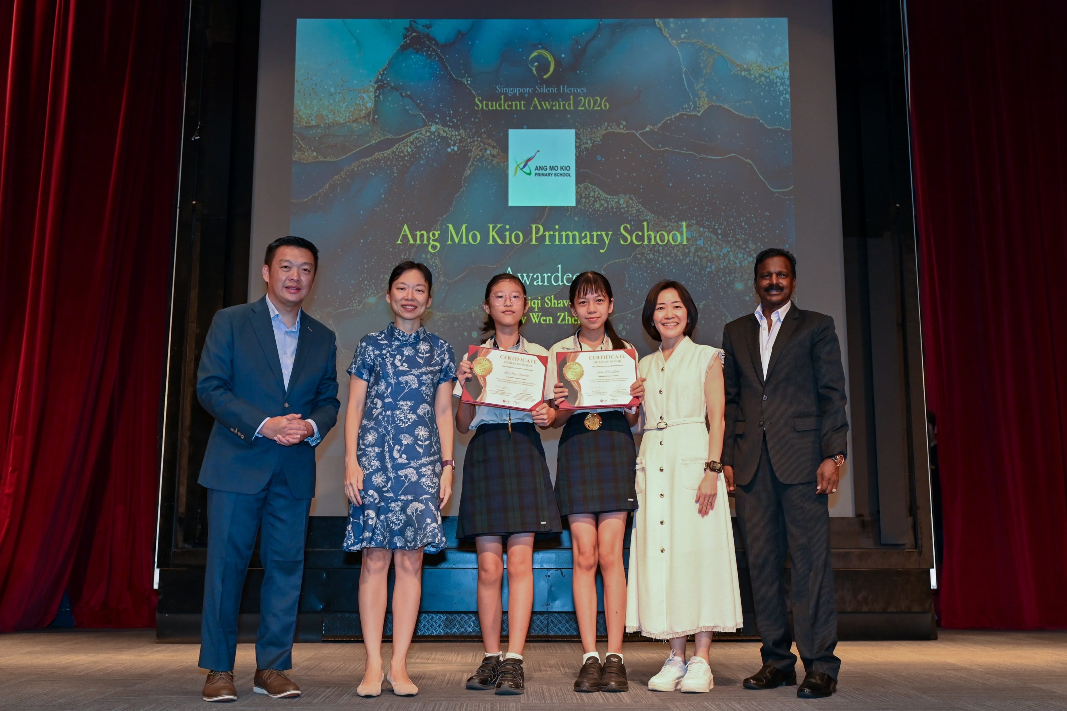 Photo of award recipients Shavelle (left) and Wen Zhen (right) together with the GOH