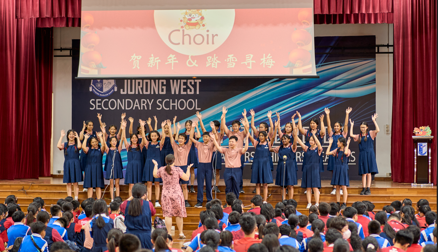 Our Choir students led a lively sing-along with classic Lunar New Year tunes, getting everyone involved!