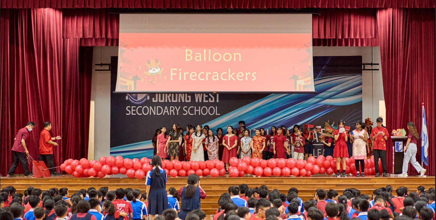 The "balloon firecrackers" moment marked the grand climax of the celebration!