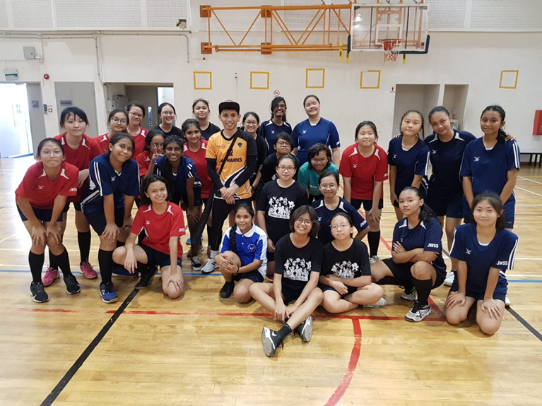 Floorball girls group photo