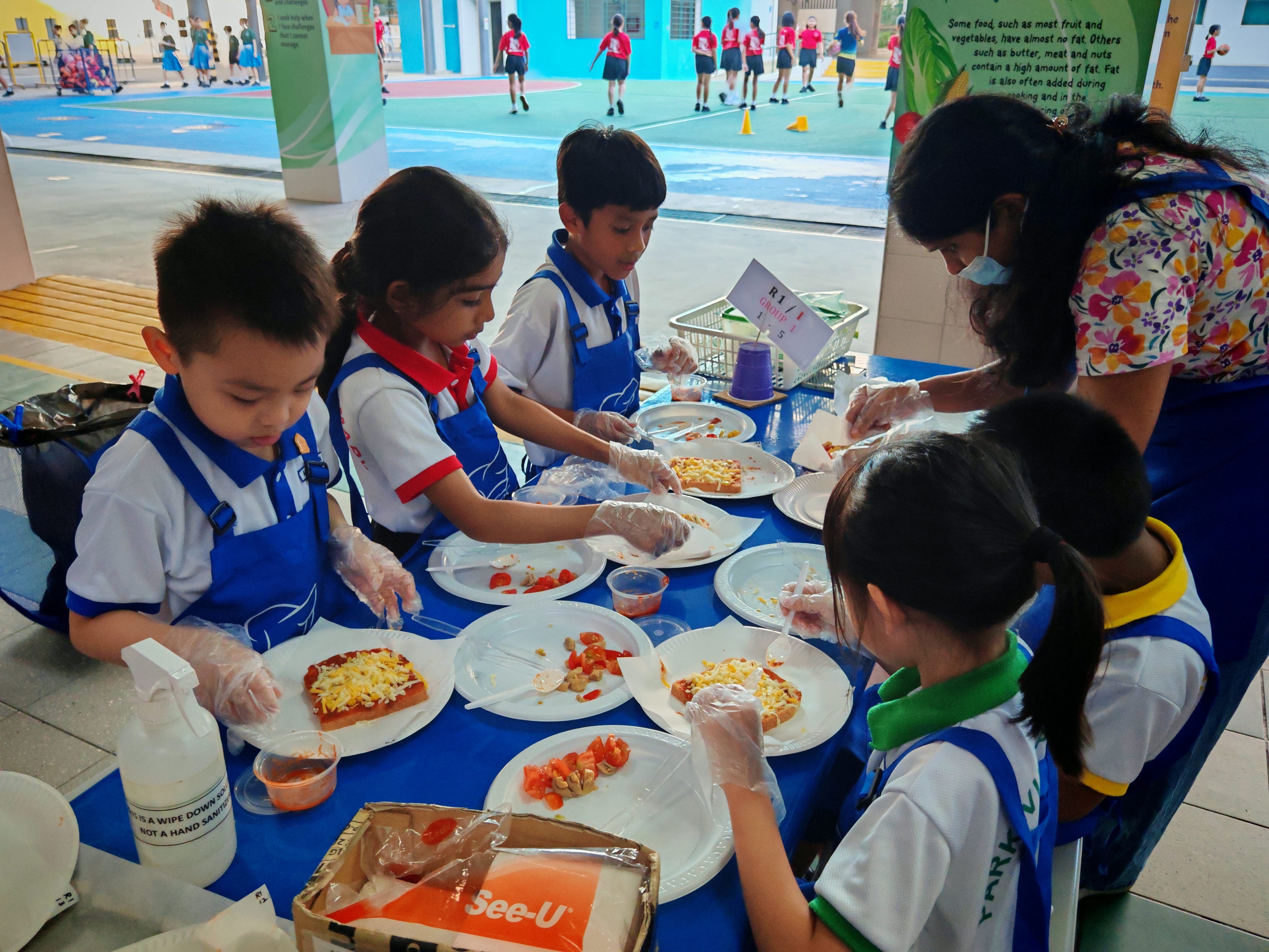 Students prepping their pizzas