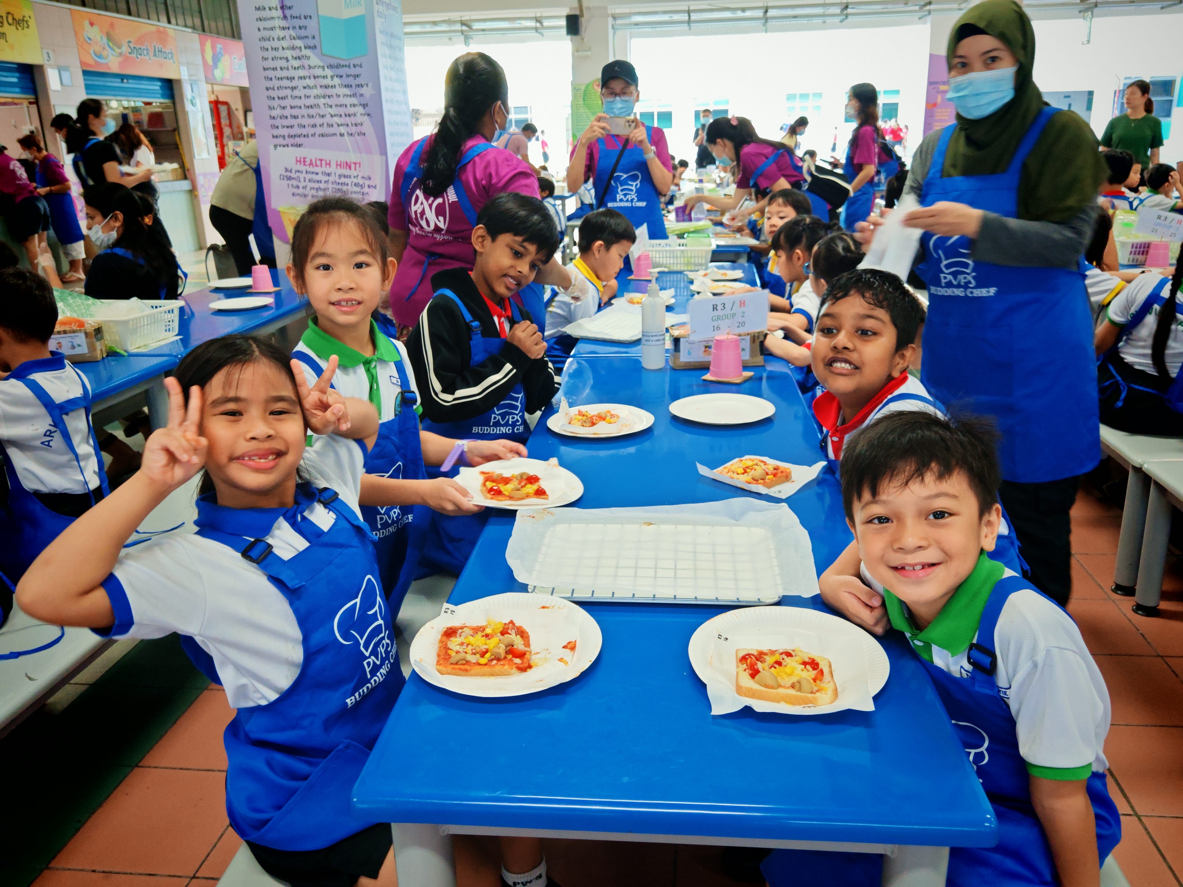 P1 students with their finished pizzas