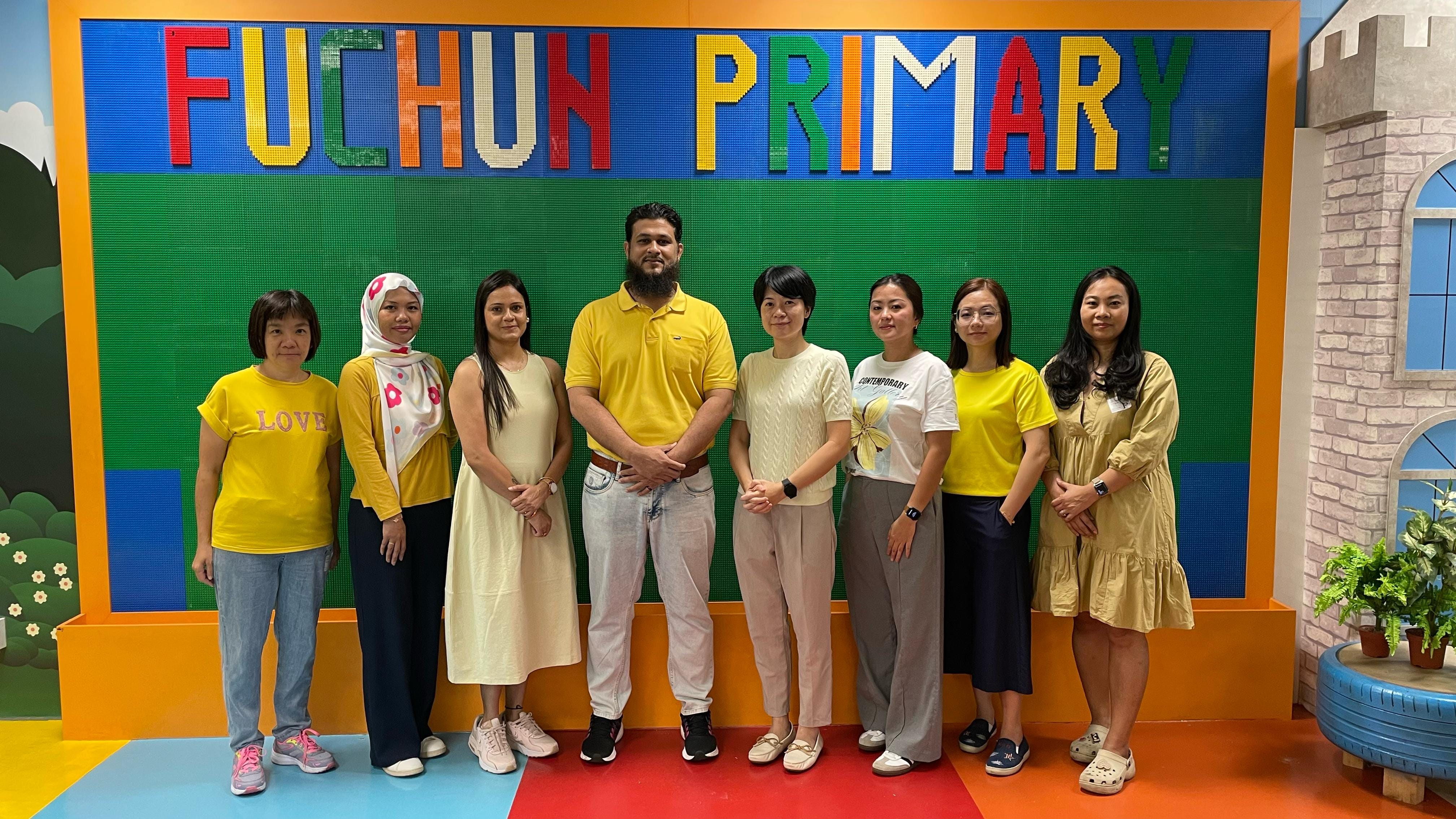 Members of the Fuchun Primary School Parents Support Group posing for a group photo in the school library.