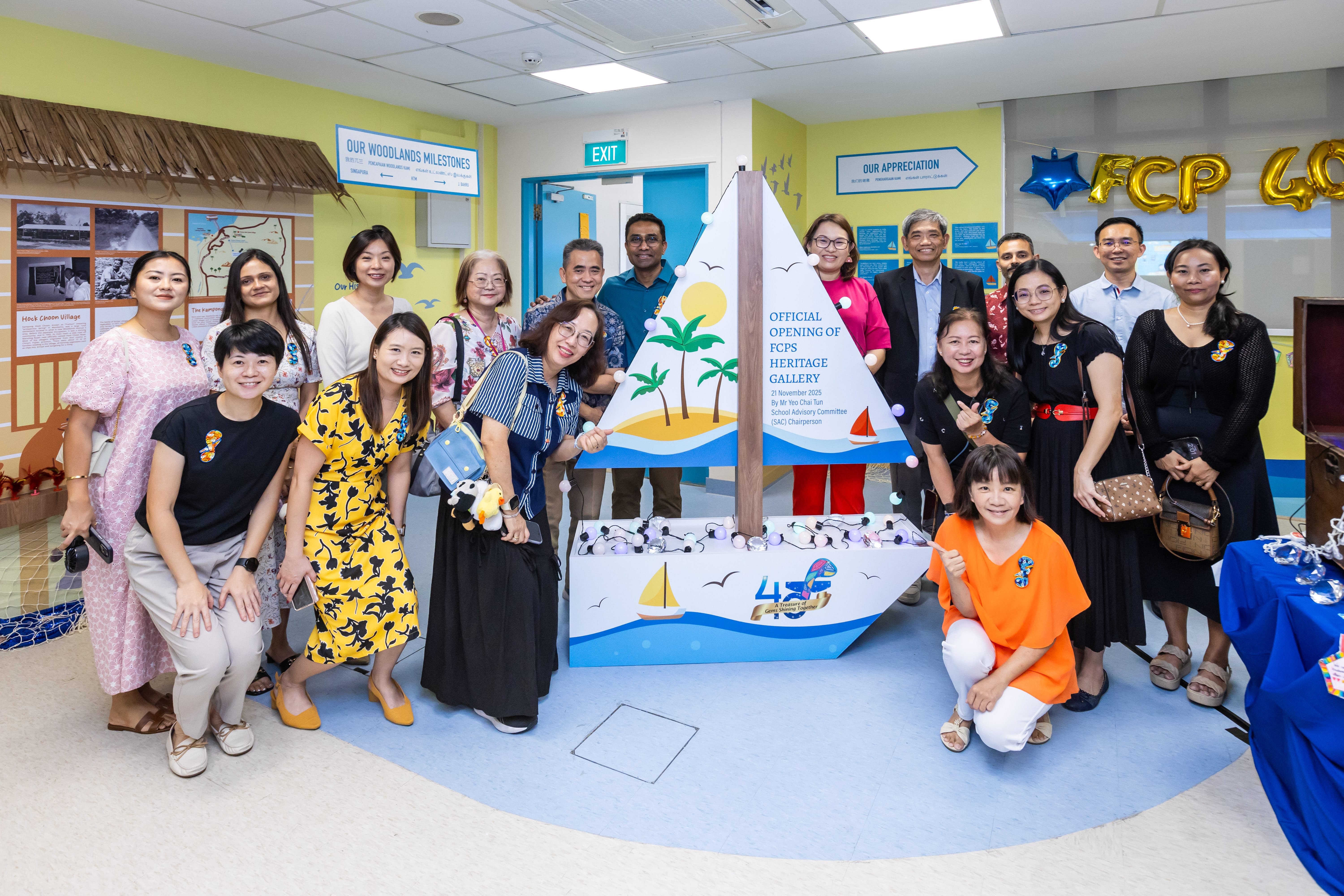 School leaders, staff and guests posing for a group photo at the opening of the Fuchun Primary School Heritage Gallery.
