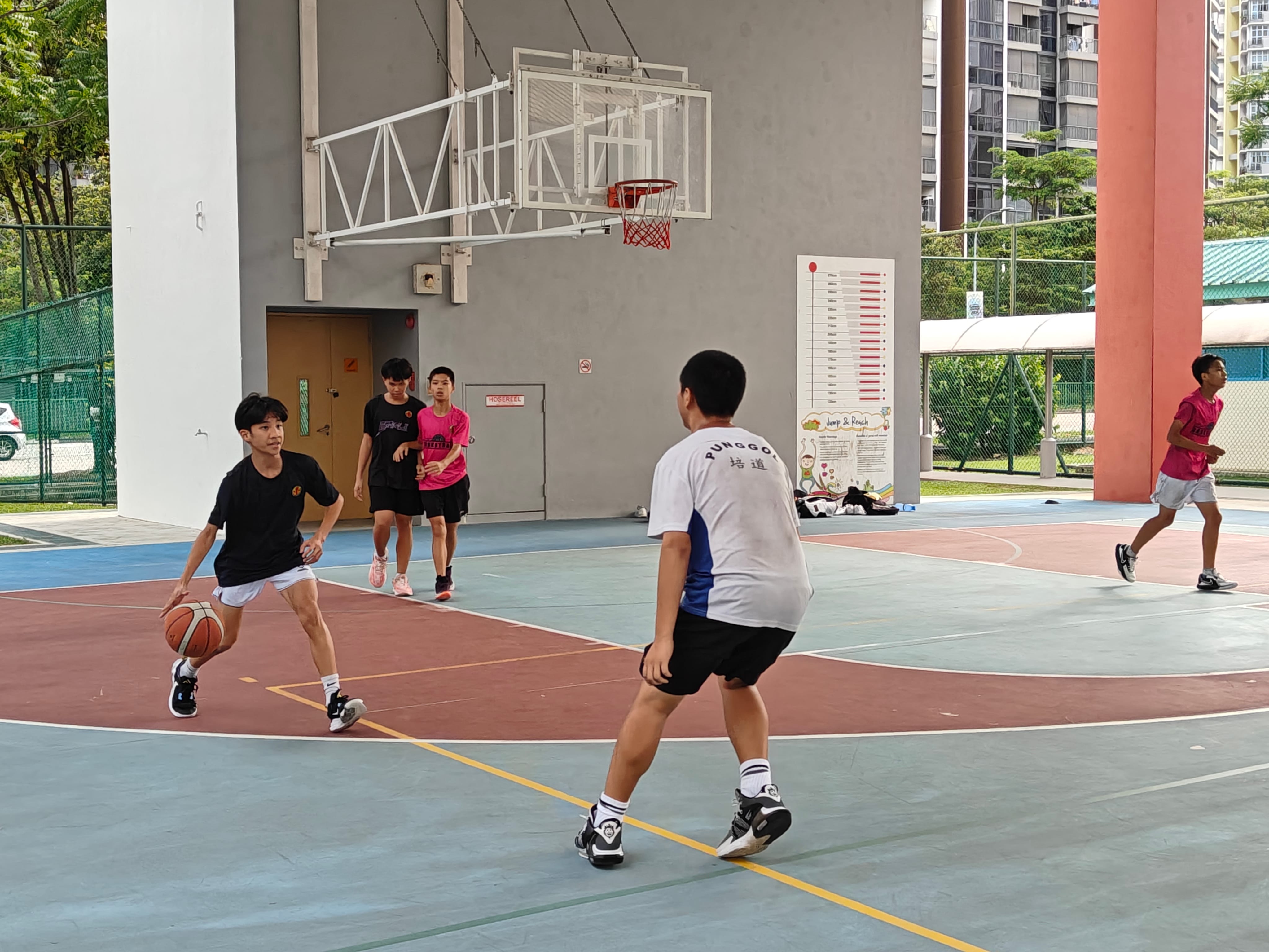 PSS Basketball player focusing on the basket during a training drill or match