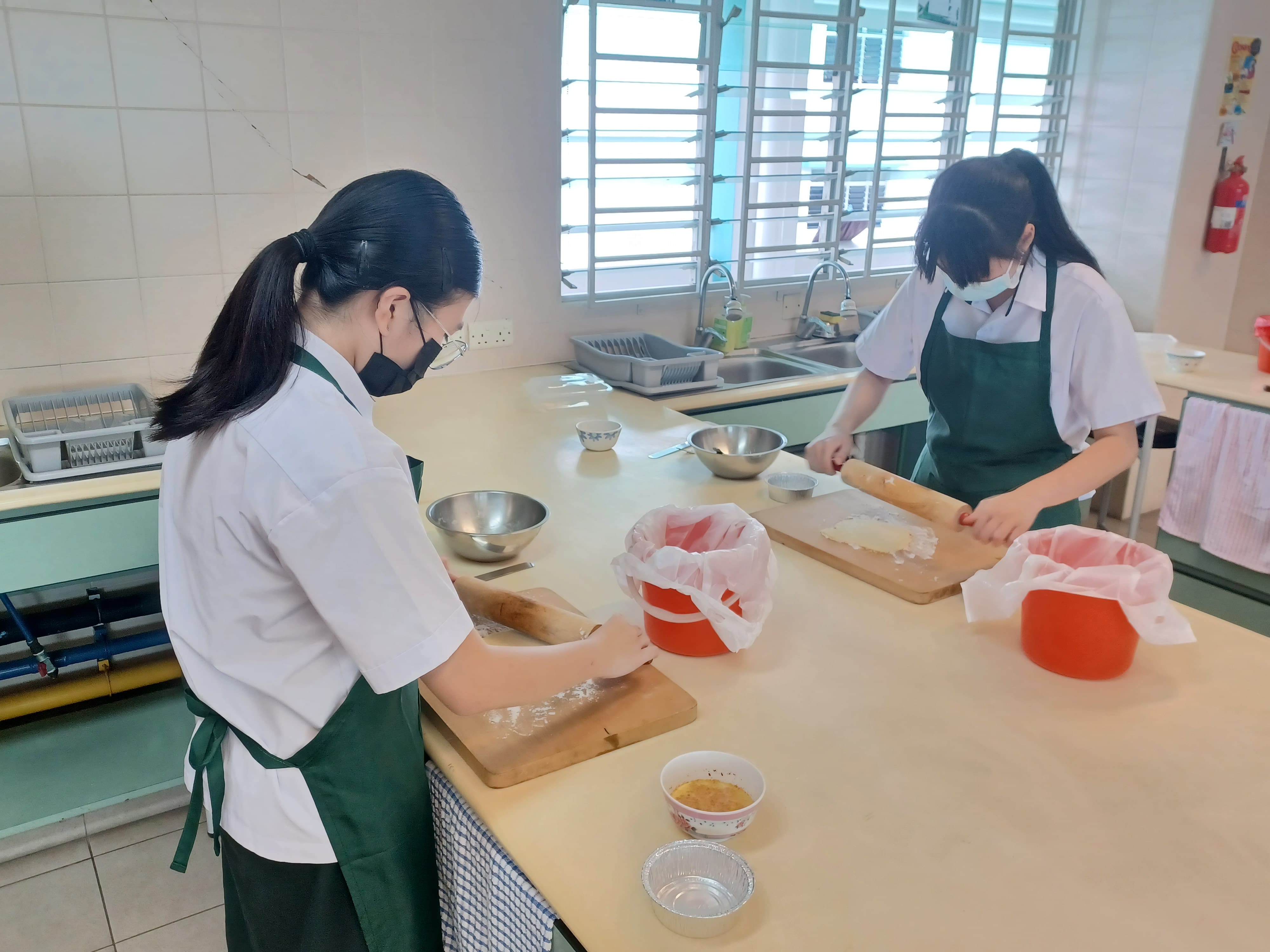 Students learn culinary skills in the FCE kitchen.