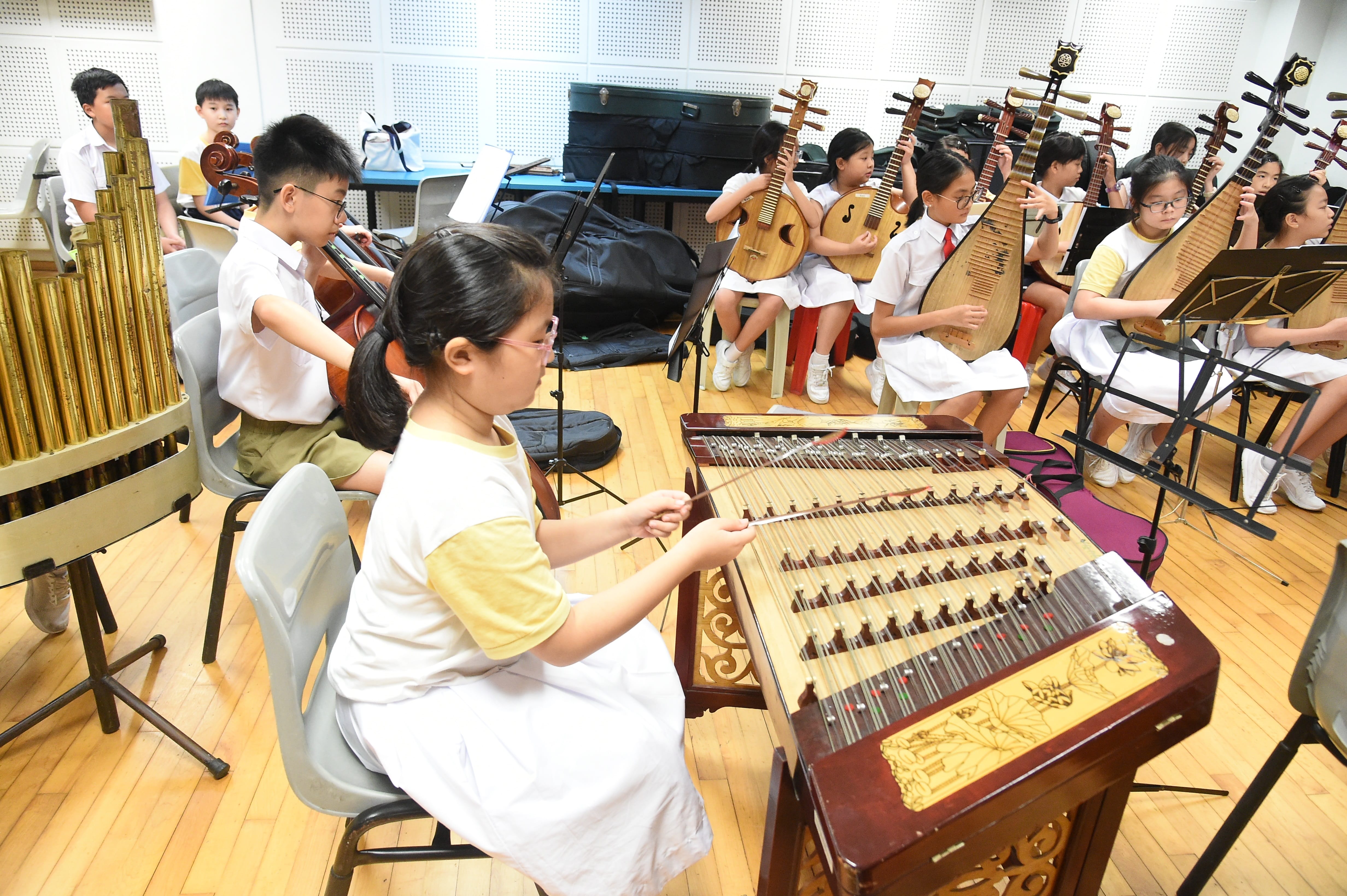 Students rehearsal in chinese orchestra room