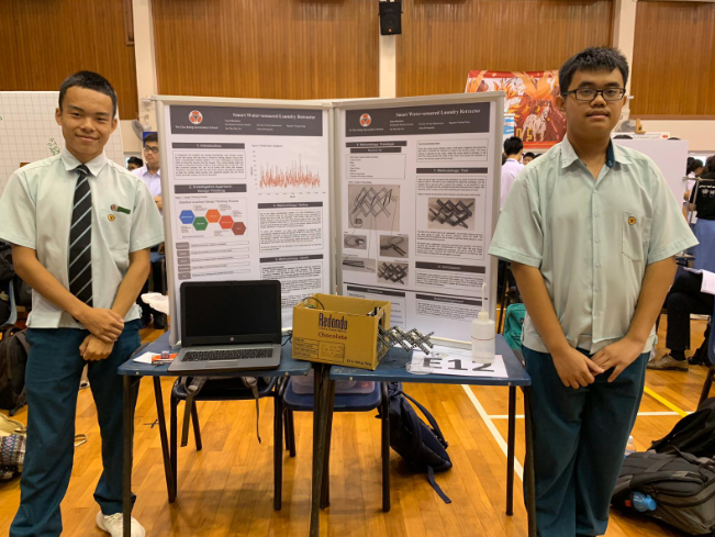 Bronze Award Team presenting at Elementz