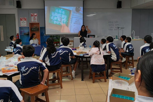 (b) Toilet tablets: Students learn how to make a home cleaning product with a few ingredients without using harmful chemicals.