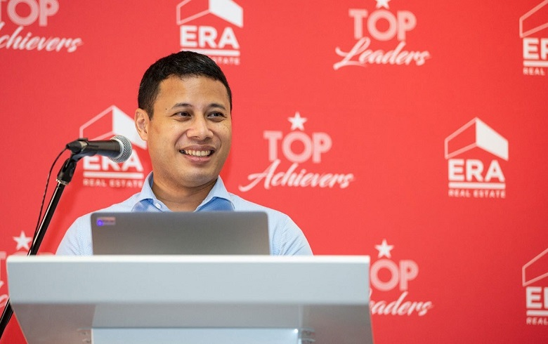 Minister Desmond Lee