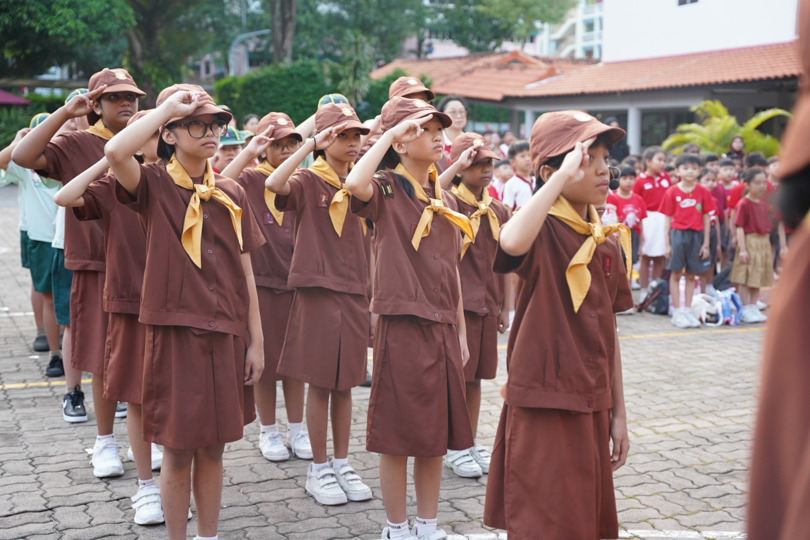 A group of brownies giving a salute