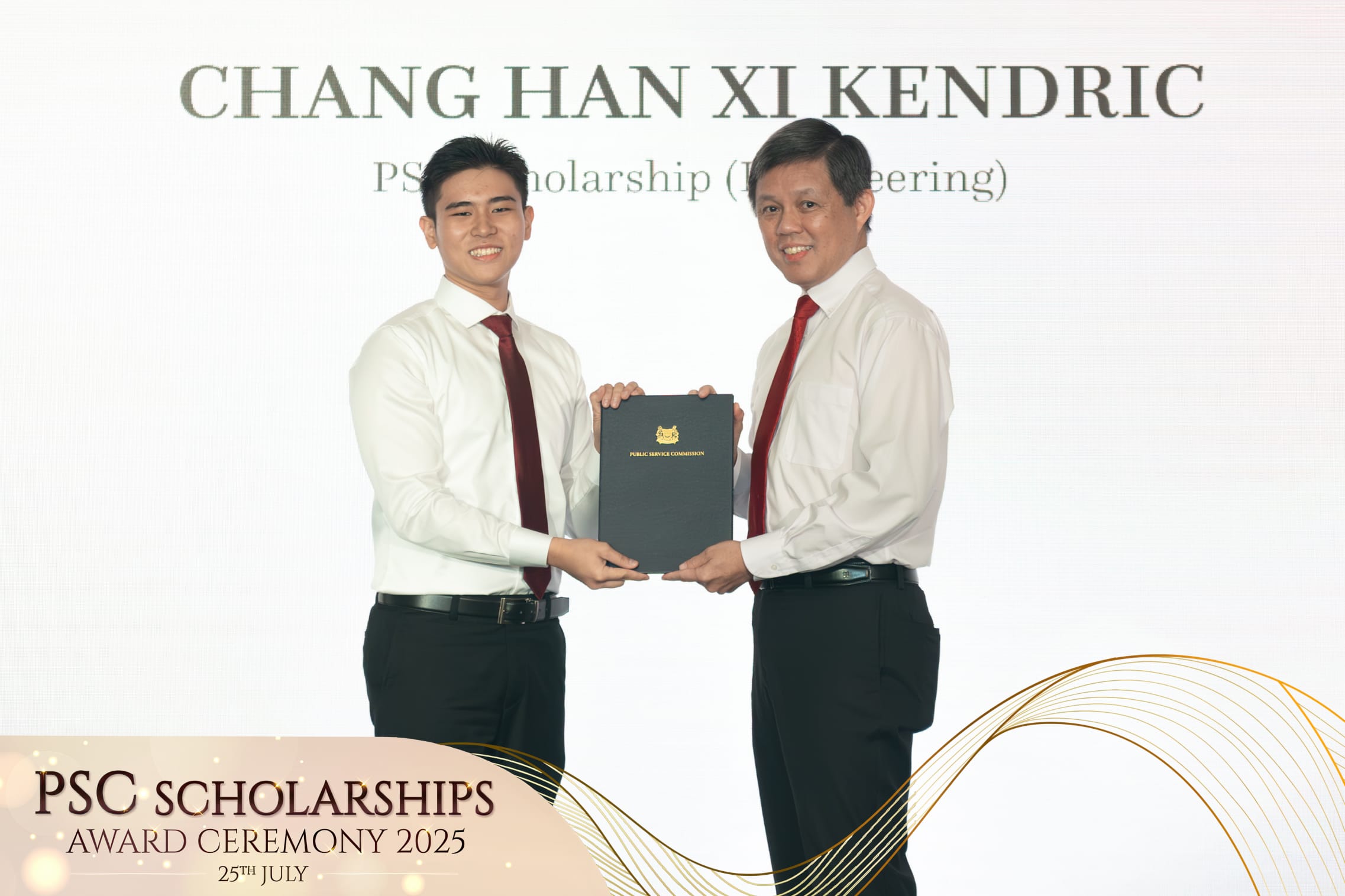 Kendric (Class of 2024) receiving his scholarship award from Minister Chan in 2025.