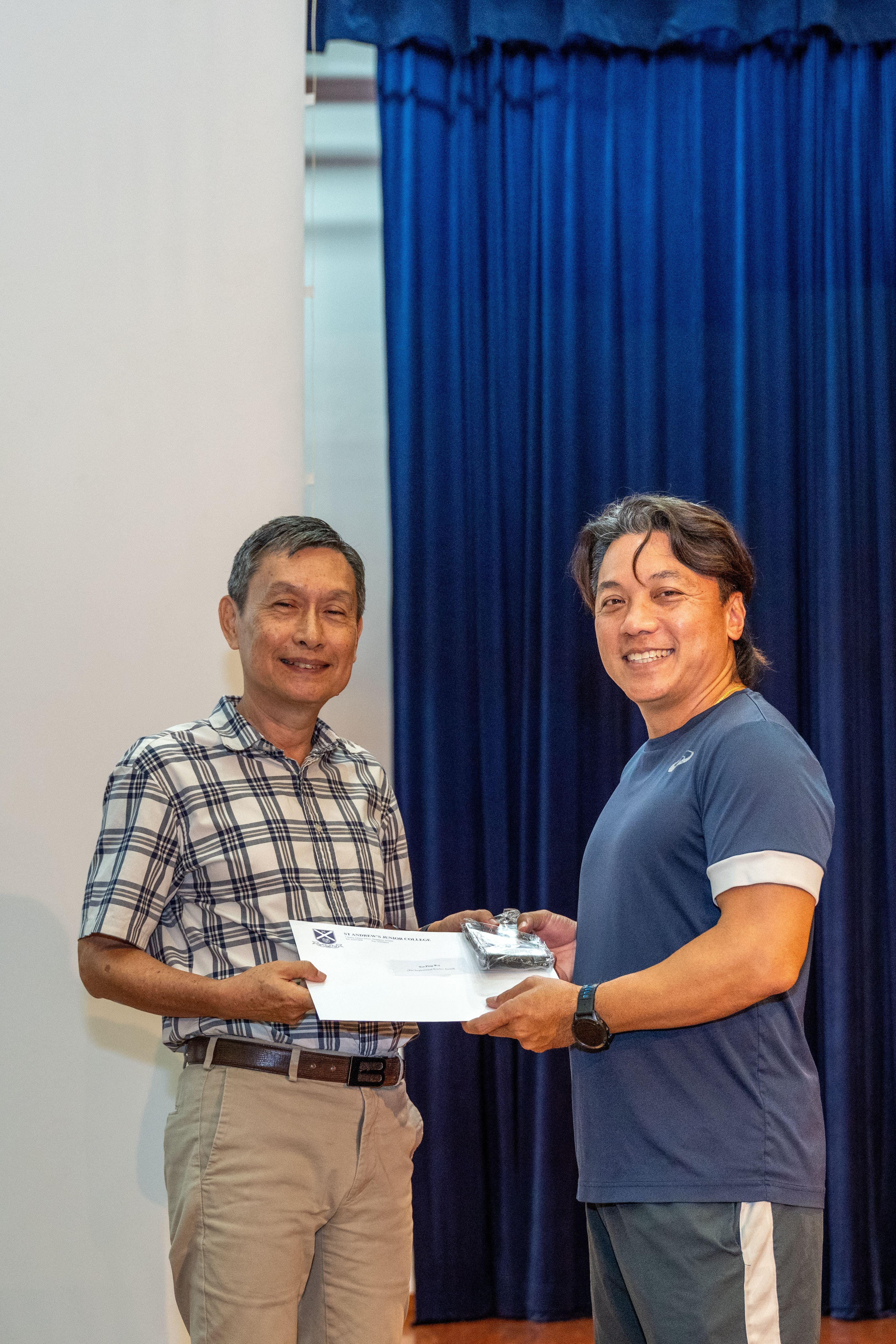 Mr Teo Ping Wei receiving his award from Deputy Principal of SAJC, Mr Ang Kheng San Cecil