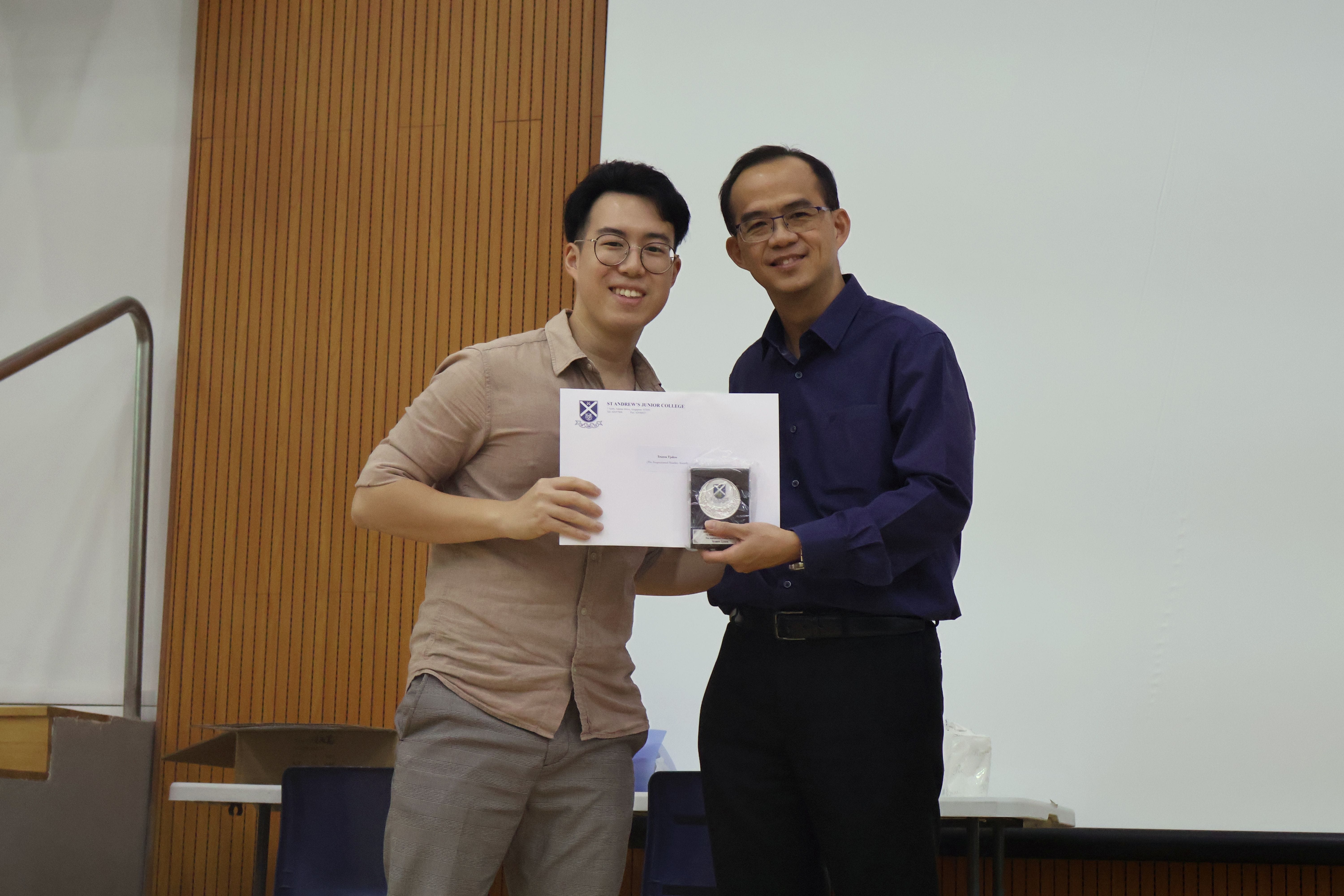 Mr Tristen Tjokro receiving his award from Principal of SAJC, Mr Tham Kine Thong