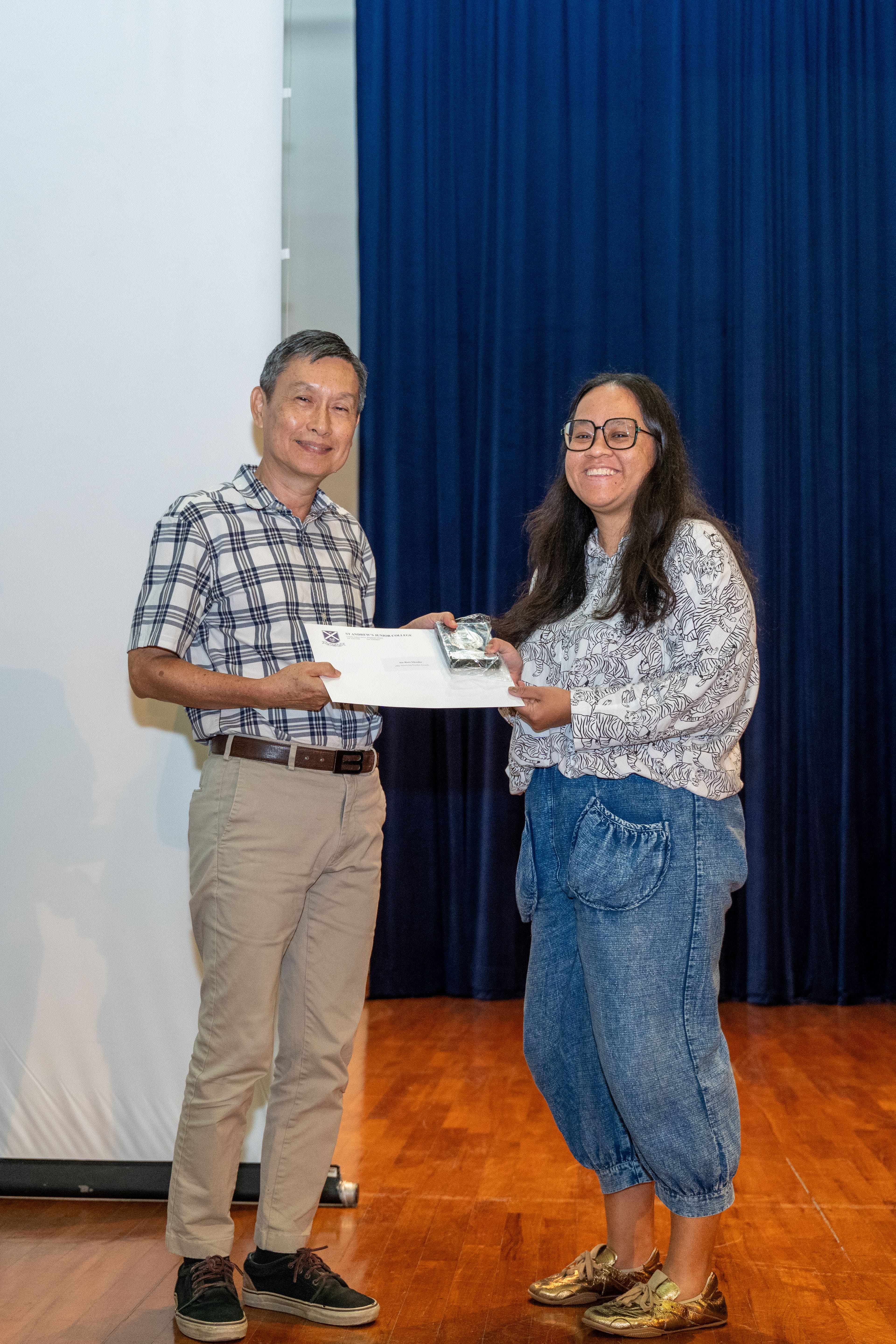 Ms Isis Iskandar receiving her award from Deputy Principal of SAJC, Mr Ang Kheng San Cecil