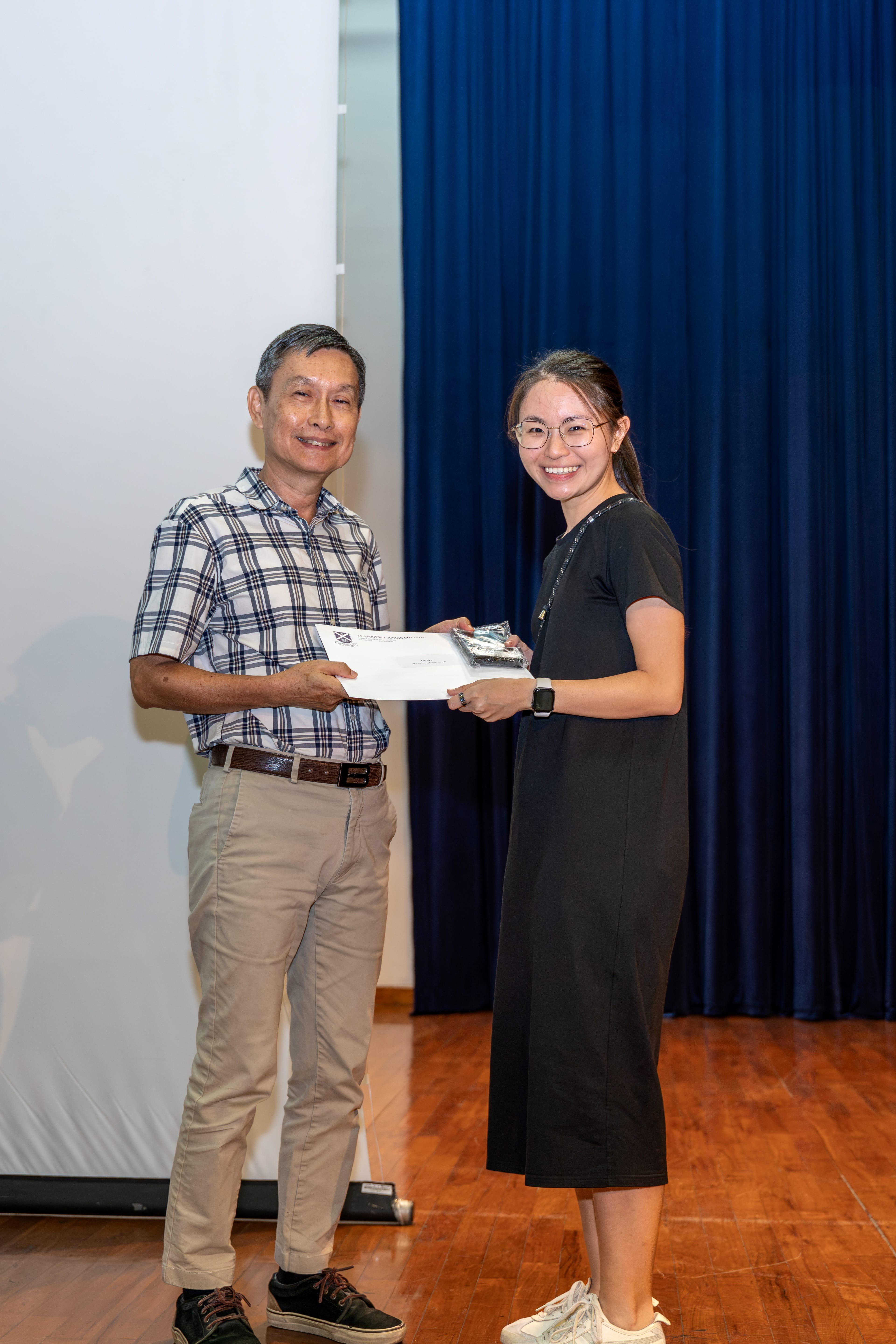 Ms Lee Jia Yi receiving her award from Deputy Principal of SAJC, Mr Ang Kheng San Cecil