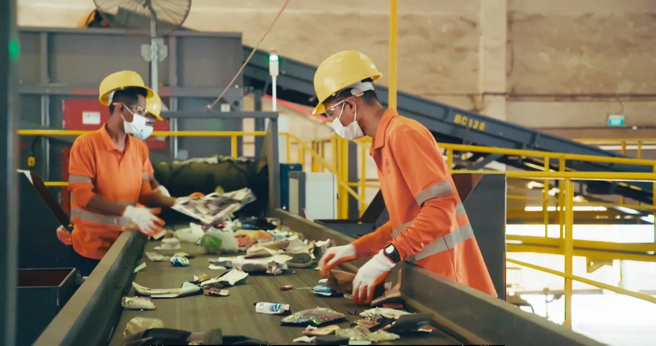 2 workers in a recycling facility