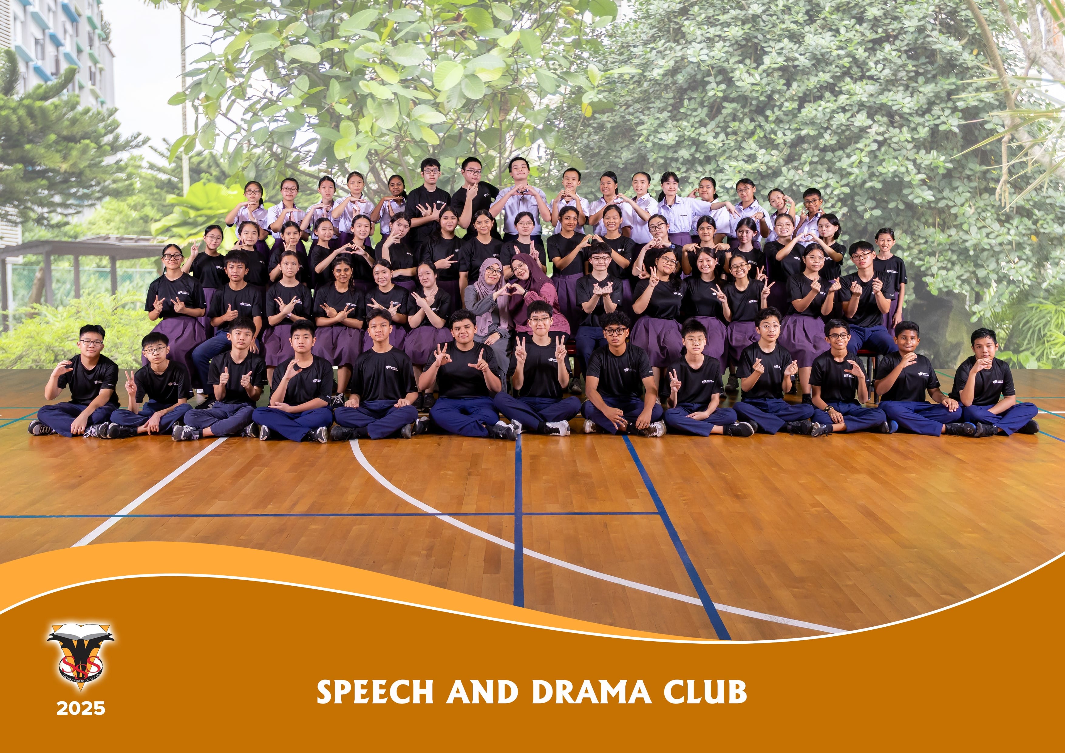 Large group of school students and teachers posing for the 2025 Speech and Drama Club photo on a gym floor.