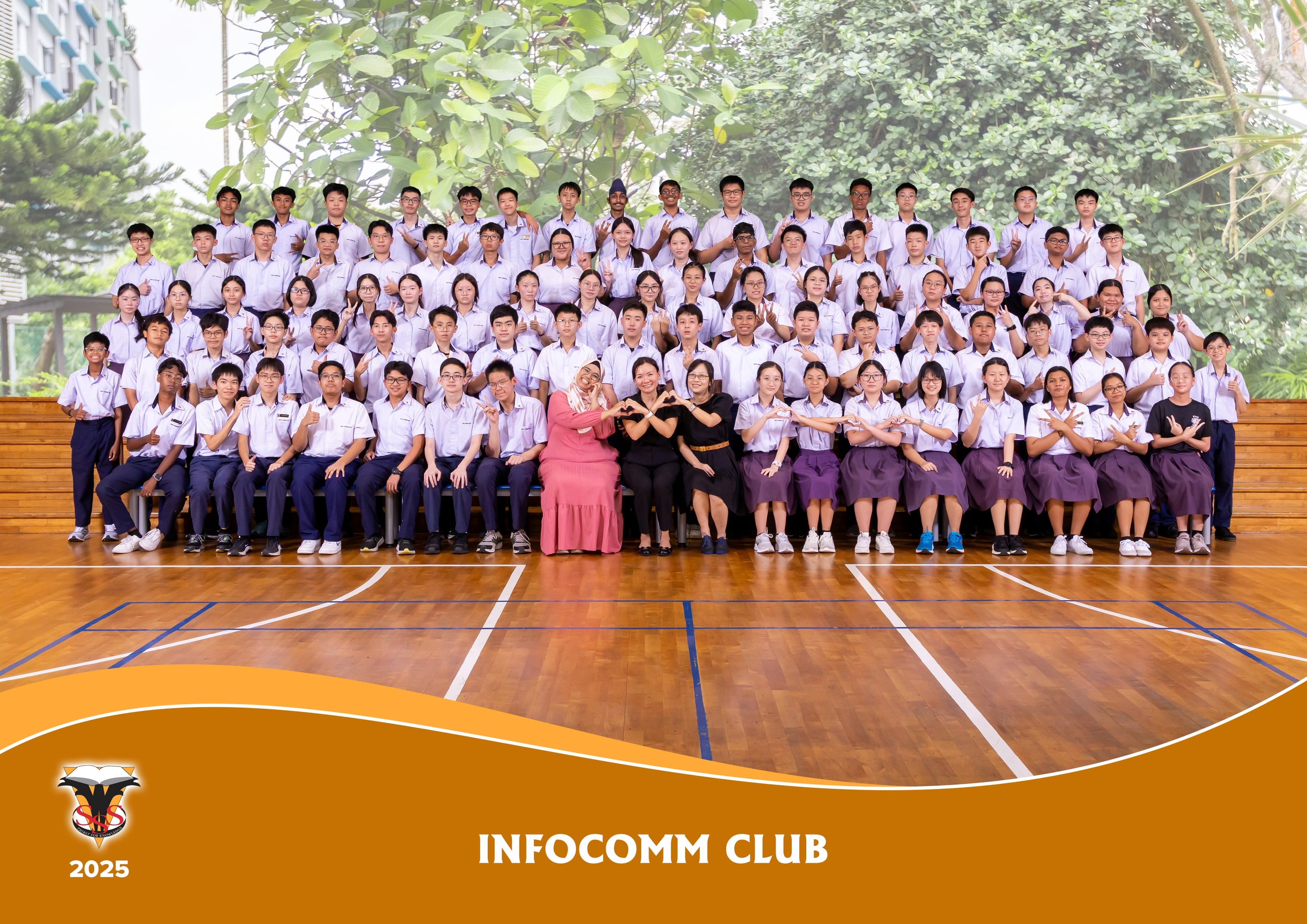 Students and teachers of Infocomm Media Club posing for club photo.