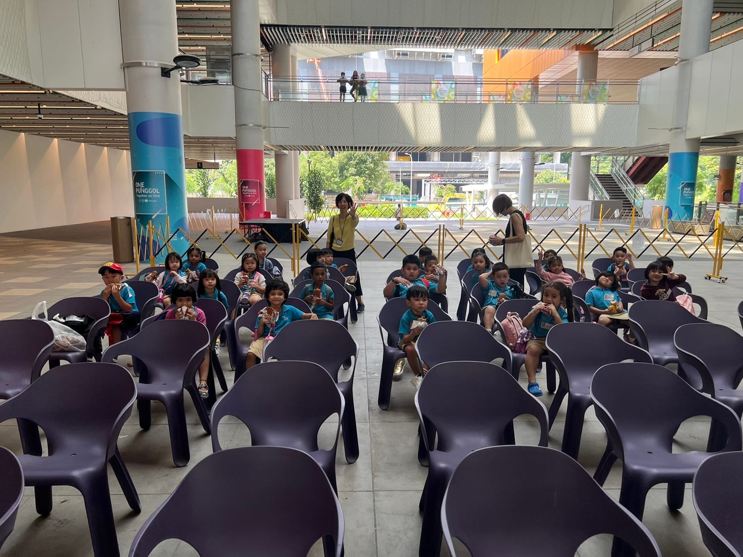 The children had an opportunity to explore places in the nearby community centre. The first stop was the resting area where they enjoyed their snack over a short movie
