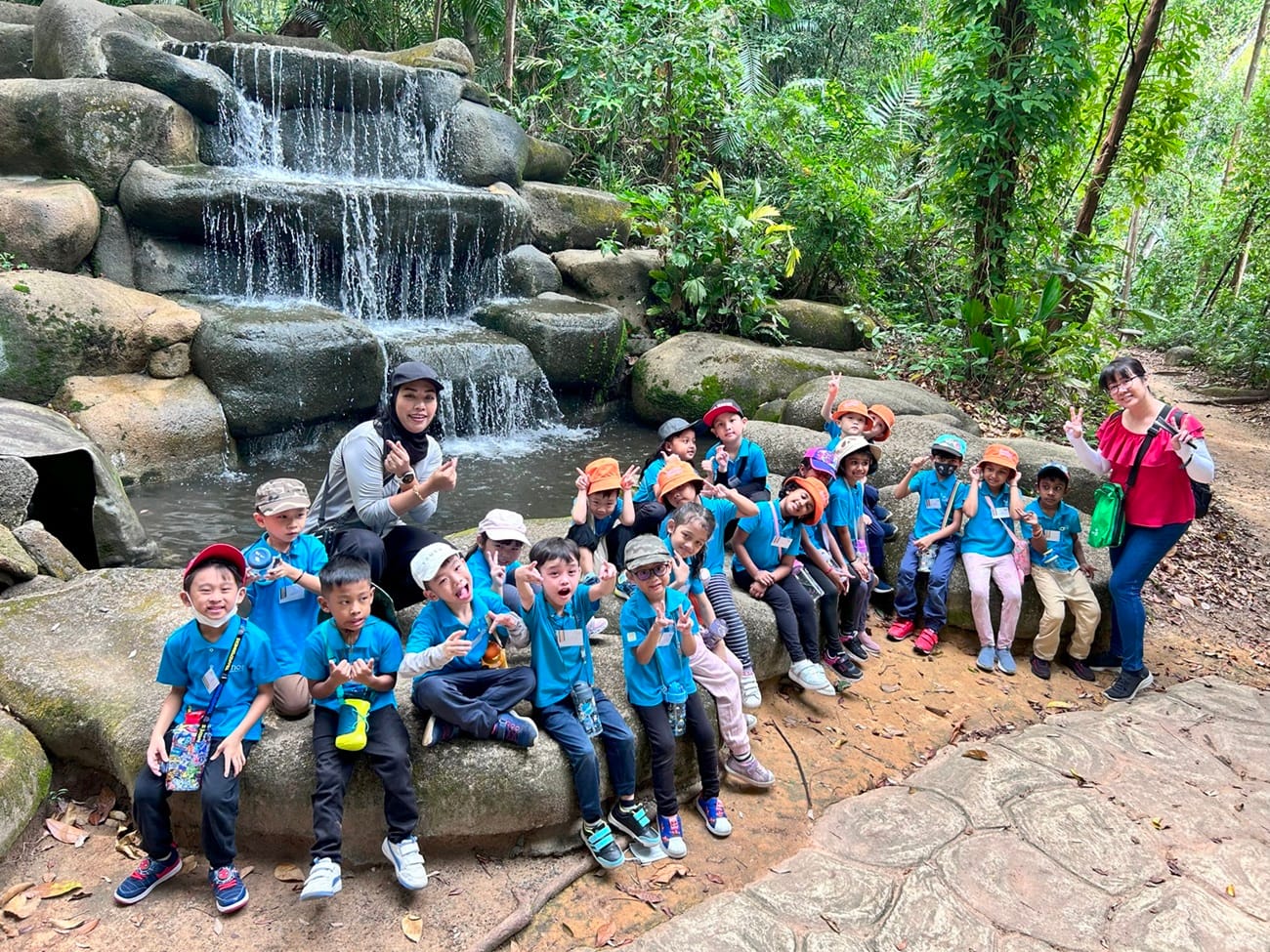 Children also observed the various sculptures along the trail such as the Rock Dragon Waterfall and the Dinosaur Skeleton. They had fun pretending to be eaten by the dinosaur!