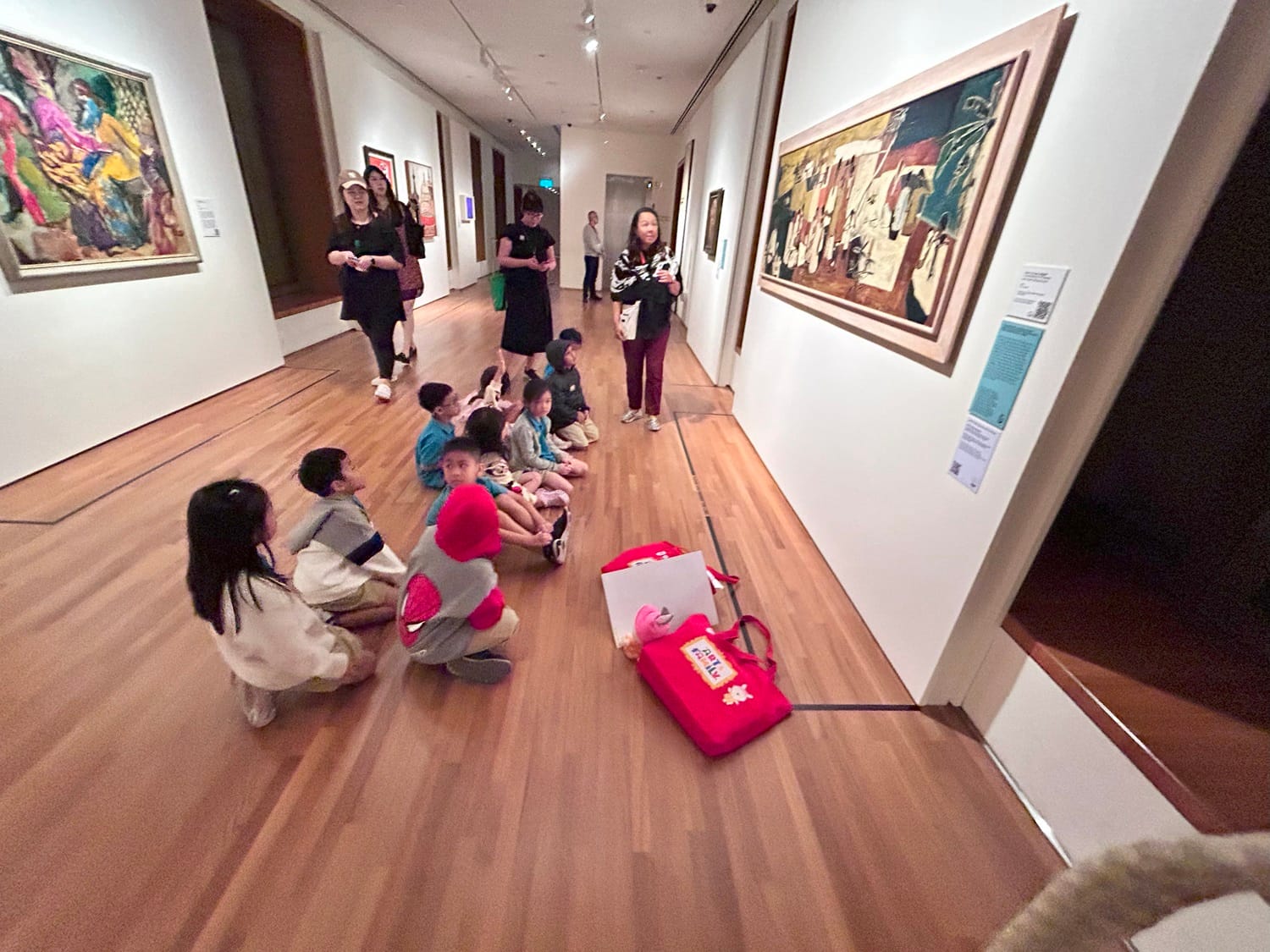 Understanding artworks in the gallery through a guided tour.