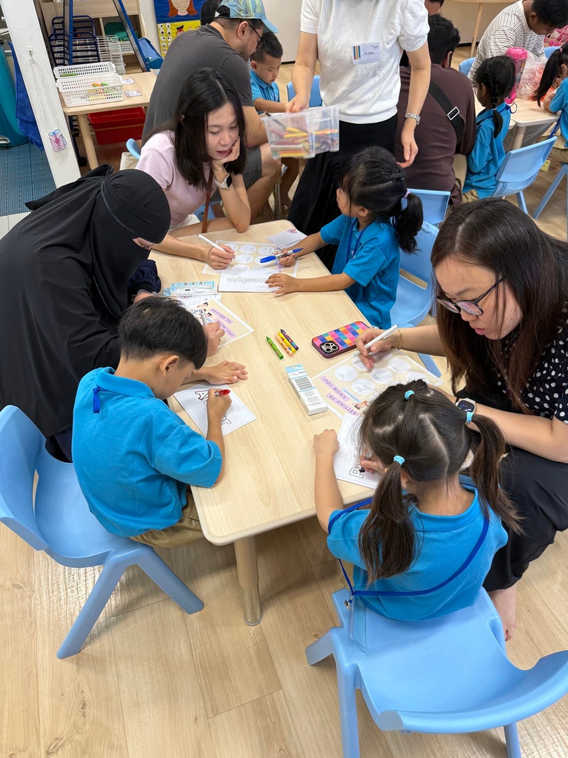 Children then designed their own cubby labels, adding a personal touch to their classroom space. Meanwhile, parents completed the “Get to Know You” forms and wrote down their wishes for their children as they embark on this new journey at MK.