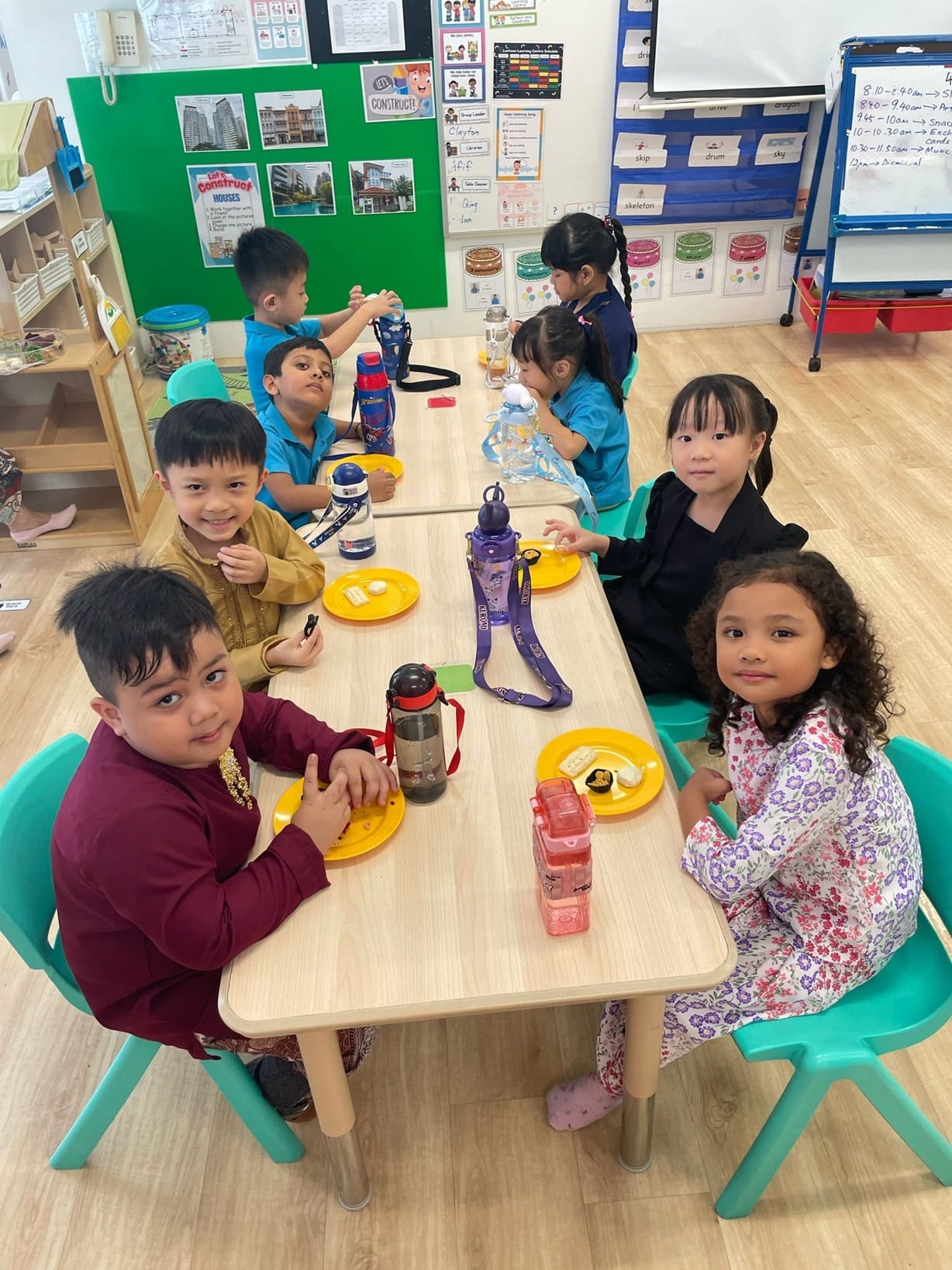 The children enjoyed some delicious Raya cookies such as Kuih Cornflakes and Kuih Semprit!