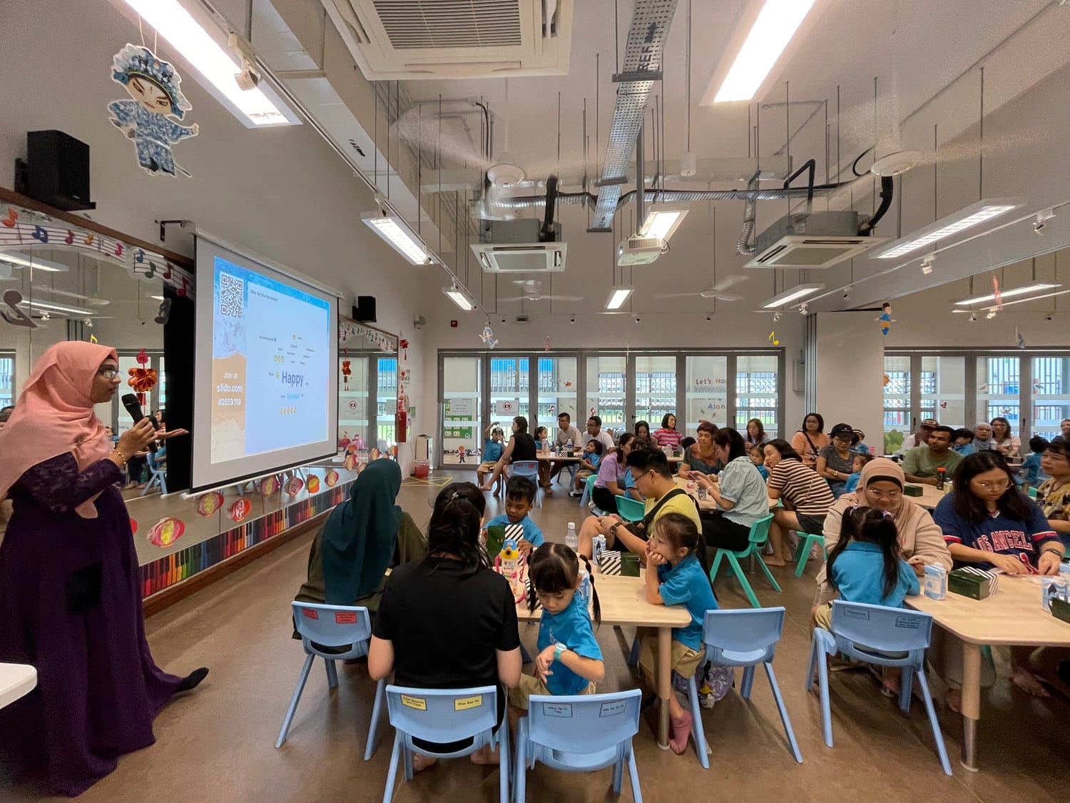 As part of our efforts to strengthen our relationships with our K1 parents, the K1 teachers organised a tea session to find out the needs and concerns of our parents. At the same time, parents had the opportunity to learn more about how they could better support their children.