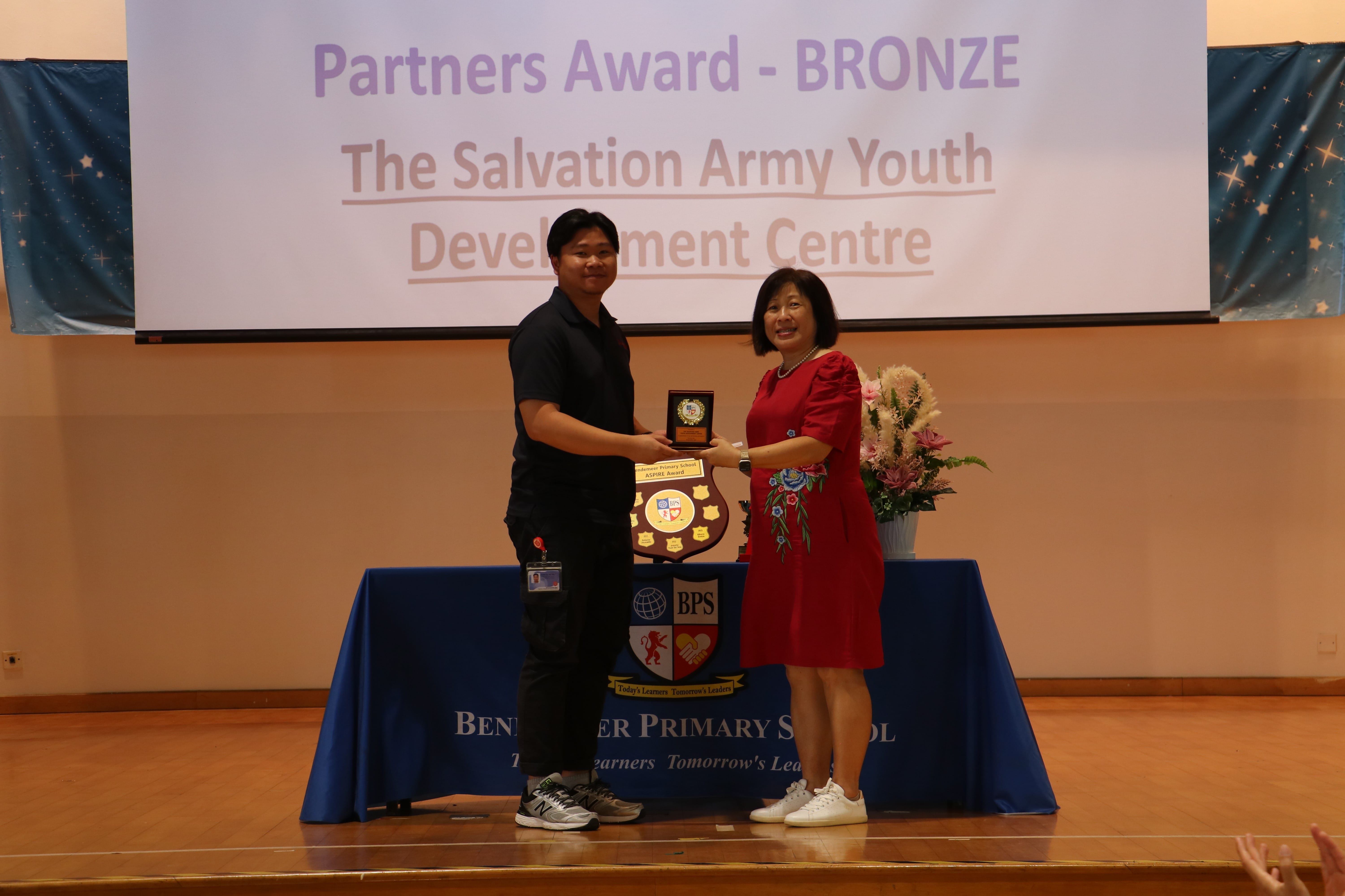 Presenting of award from Principal to our partner