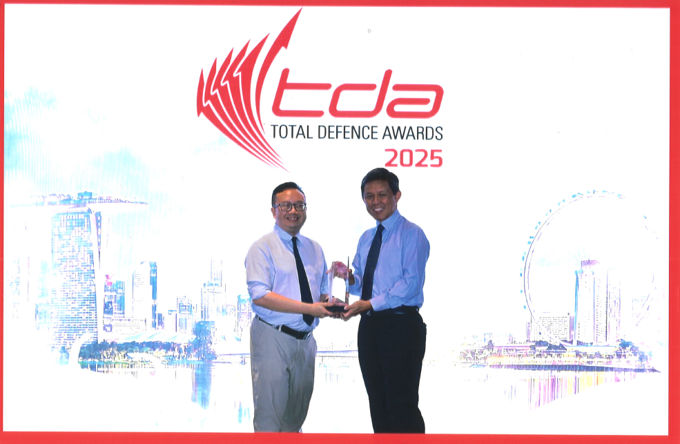 Recieving the TDA award from Minister of Defence