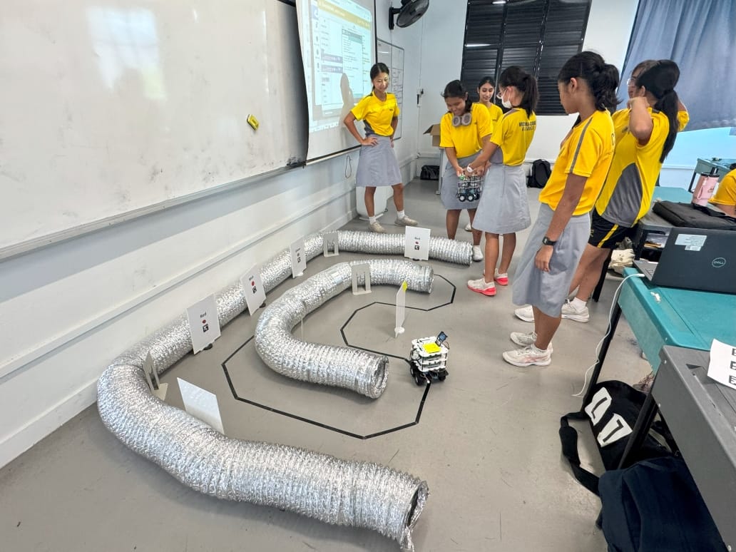 Learning block-based coding and robotics using Smorphi, a shape-transforming robot