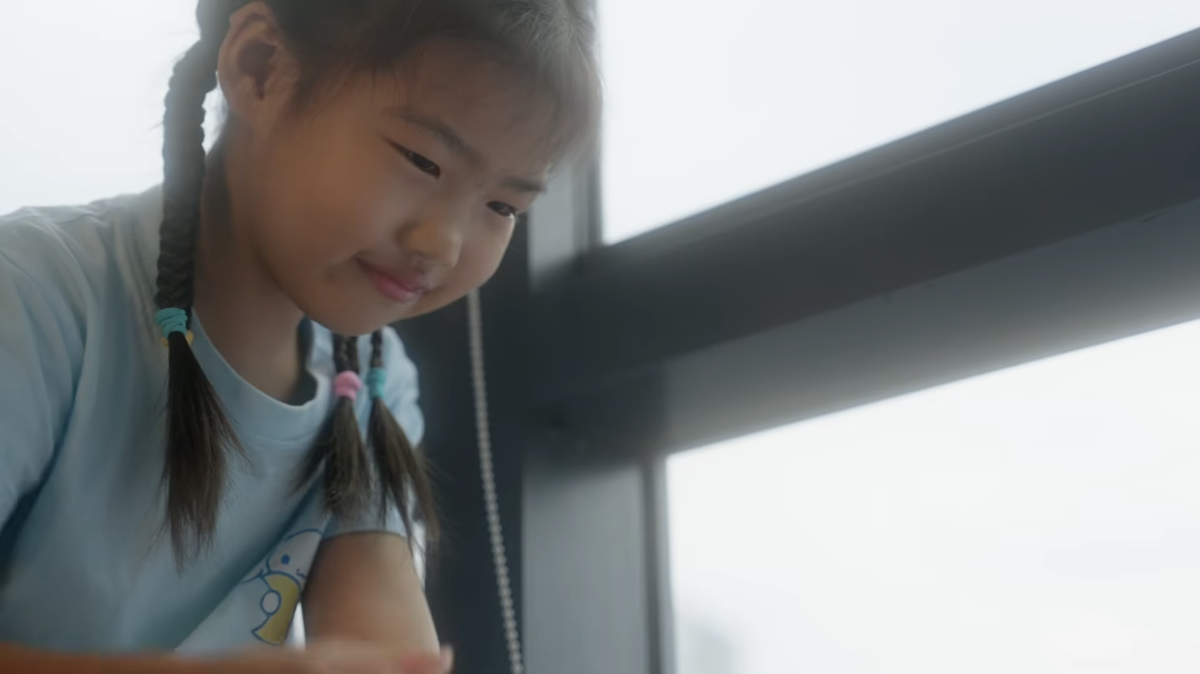 学生团队进行短片拍摄与制作过程。