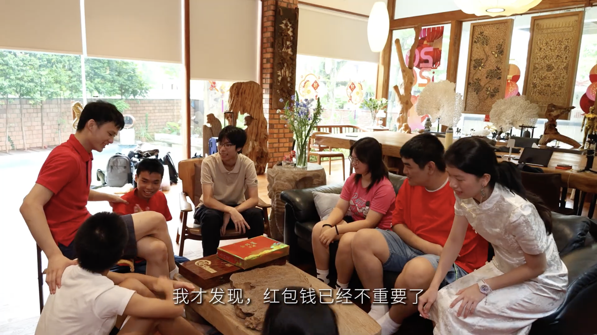学生团队进行短片拍摄与制作过程。