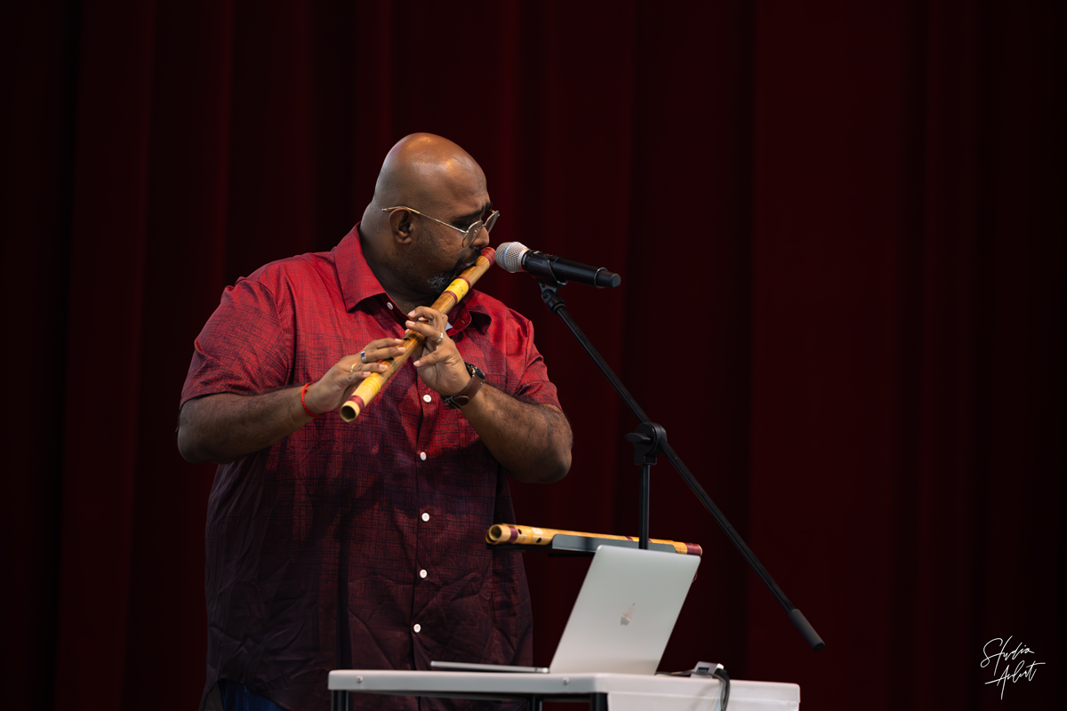 A close-up performance by Niranjan Pandian during his session, "The Sound of Home."
