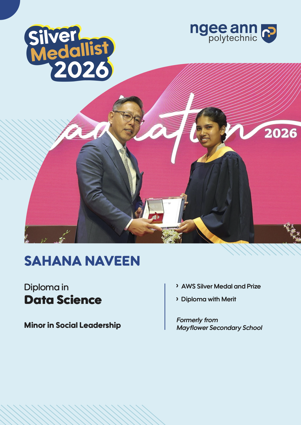 Sahana Naveen receiving award