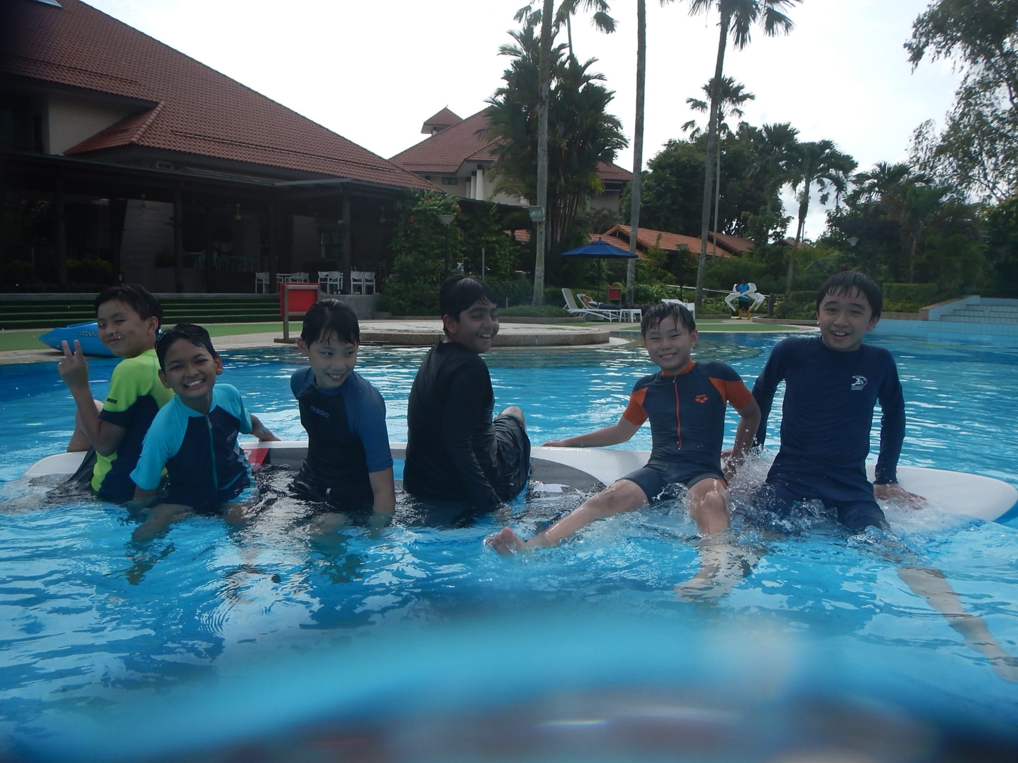 Selected Primary 6 students participated in pool kayaking as part of LLP (2016).
